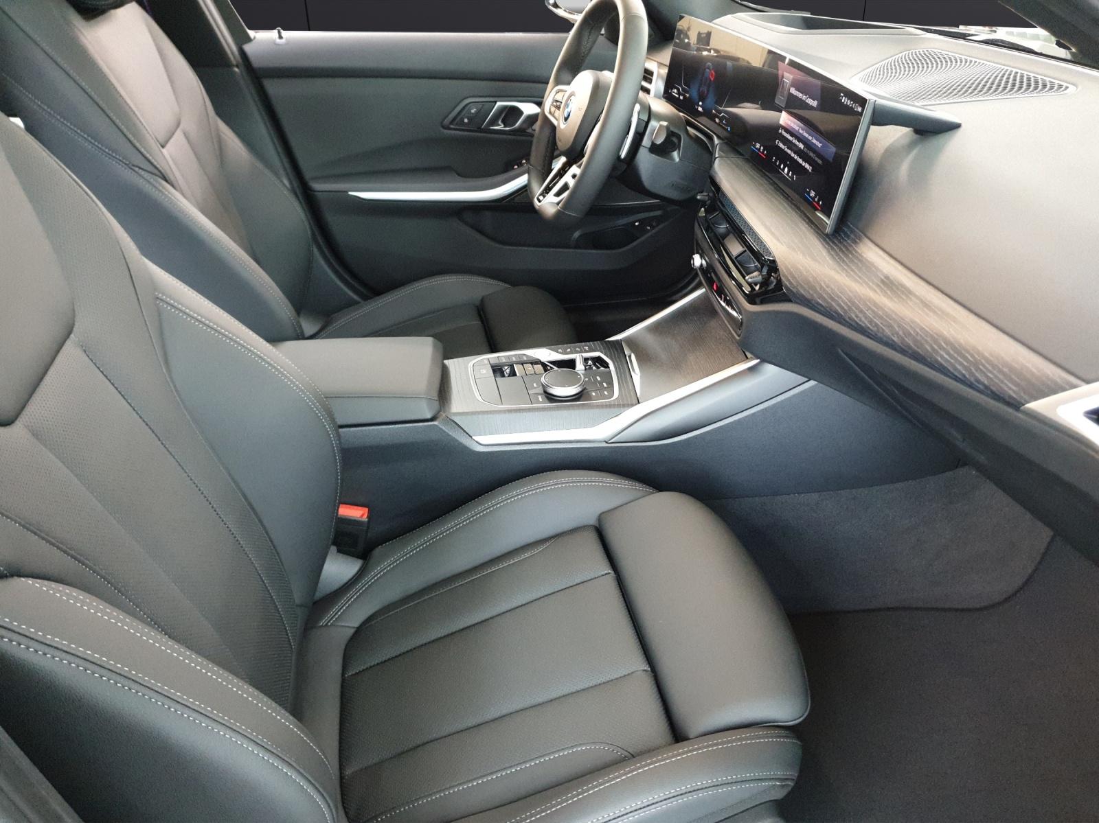 BMW 330e xDrive Touring-image-14
