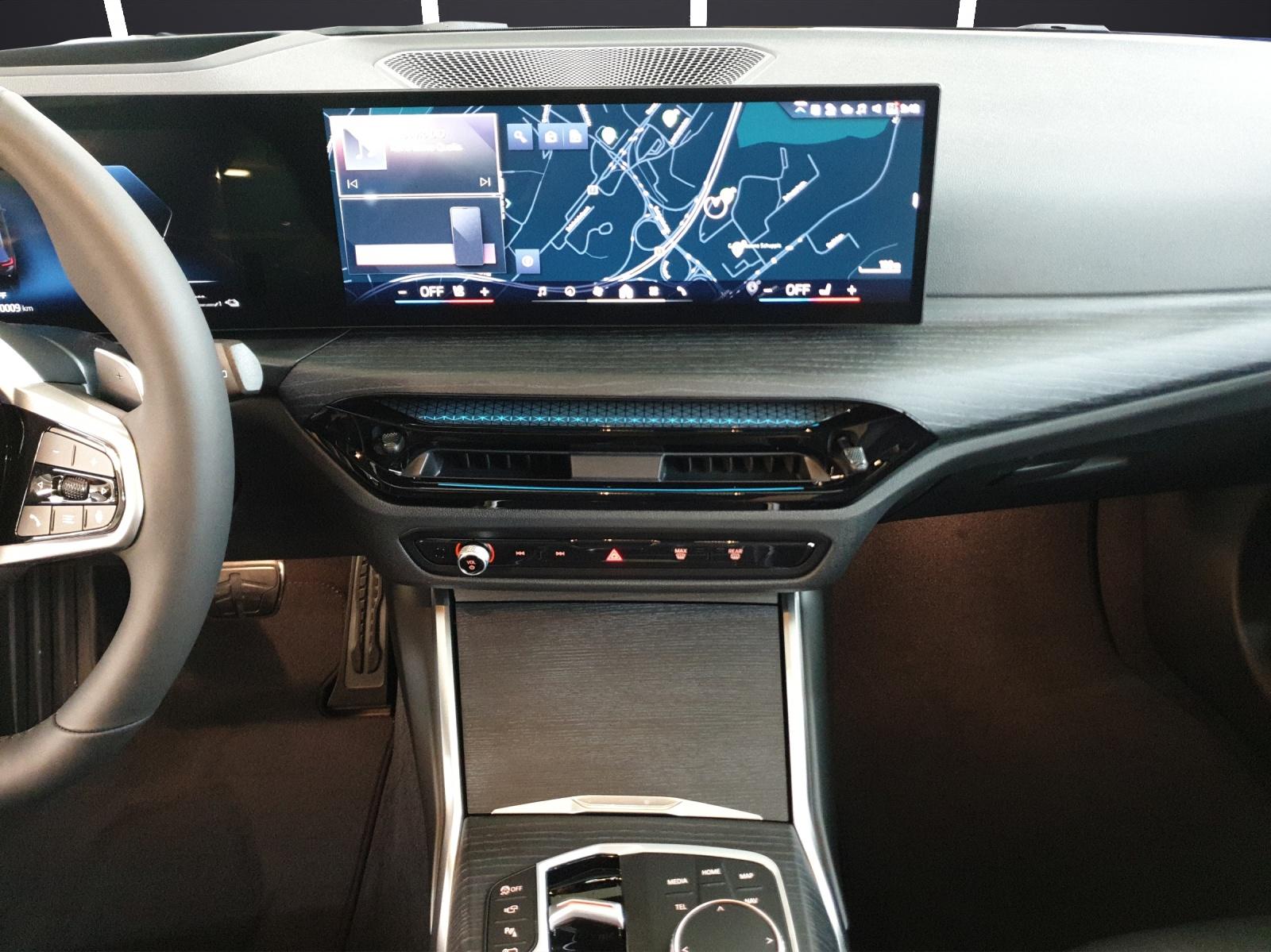 BMW 330e xDrive Touring-image-20