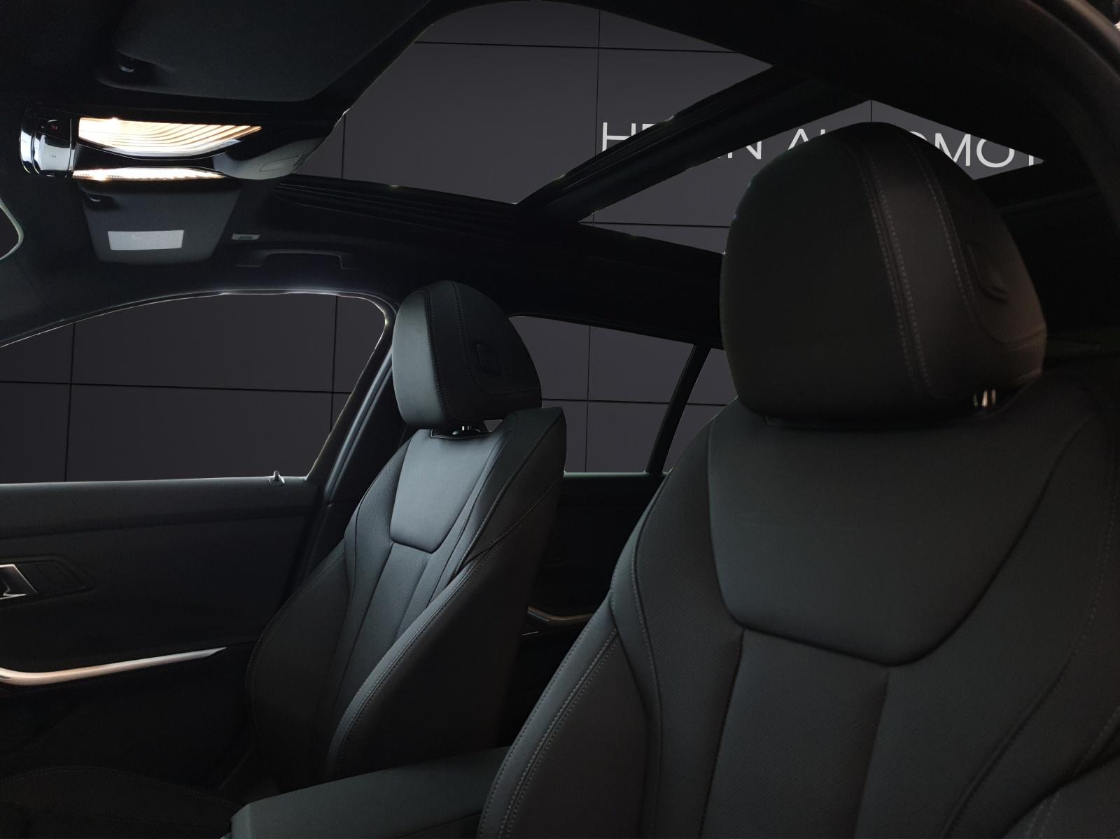 BMW 330e xDrive Touring-image-16