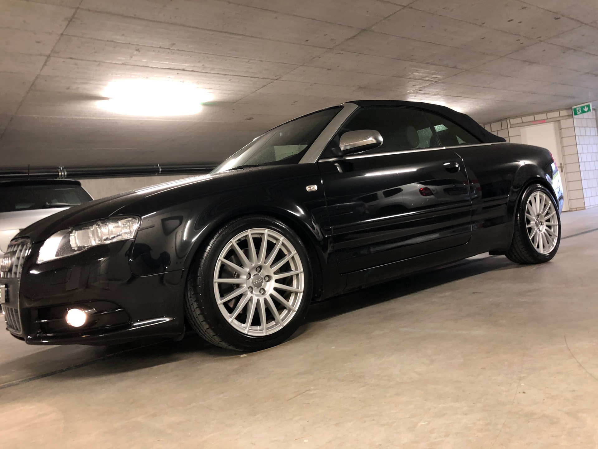 AUDI A4 Cabriolet 2.0T FSI multitronic-image-17