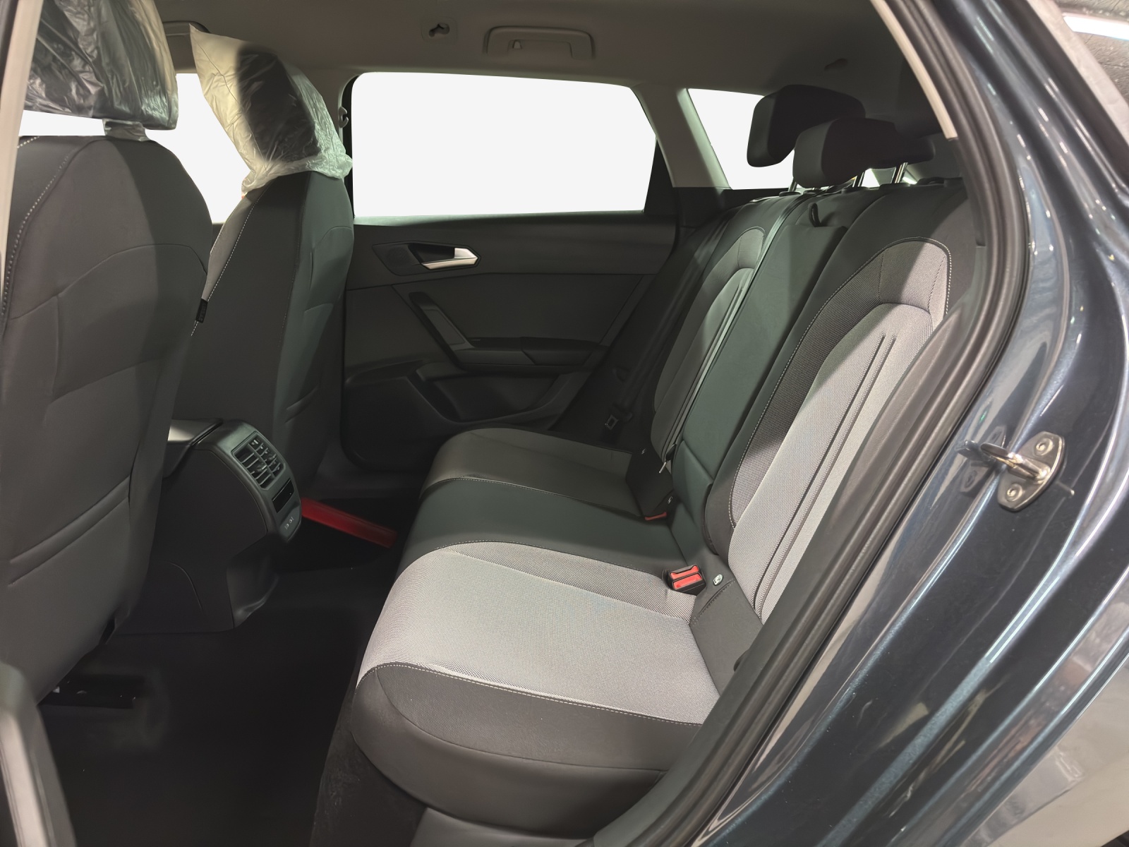 SEAT Leon ST 1.5 eHybrid pHEV DSG Business Edition-image-11