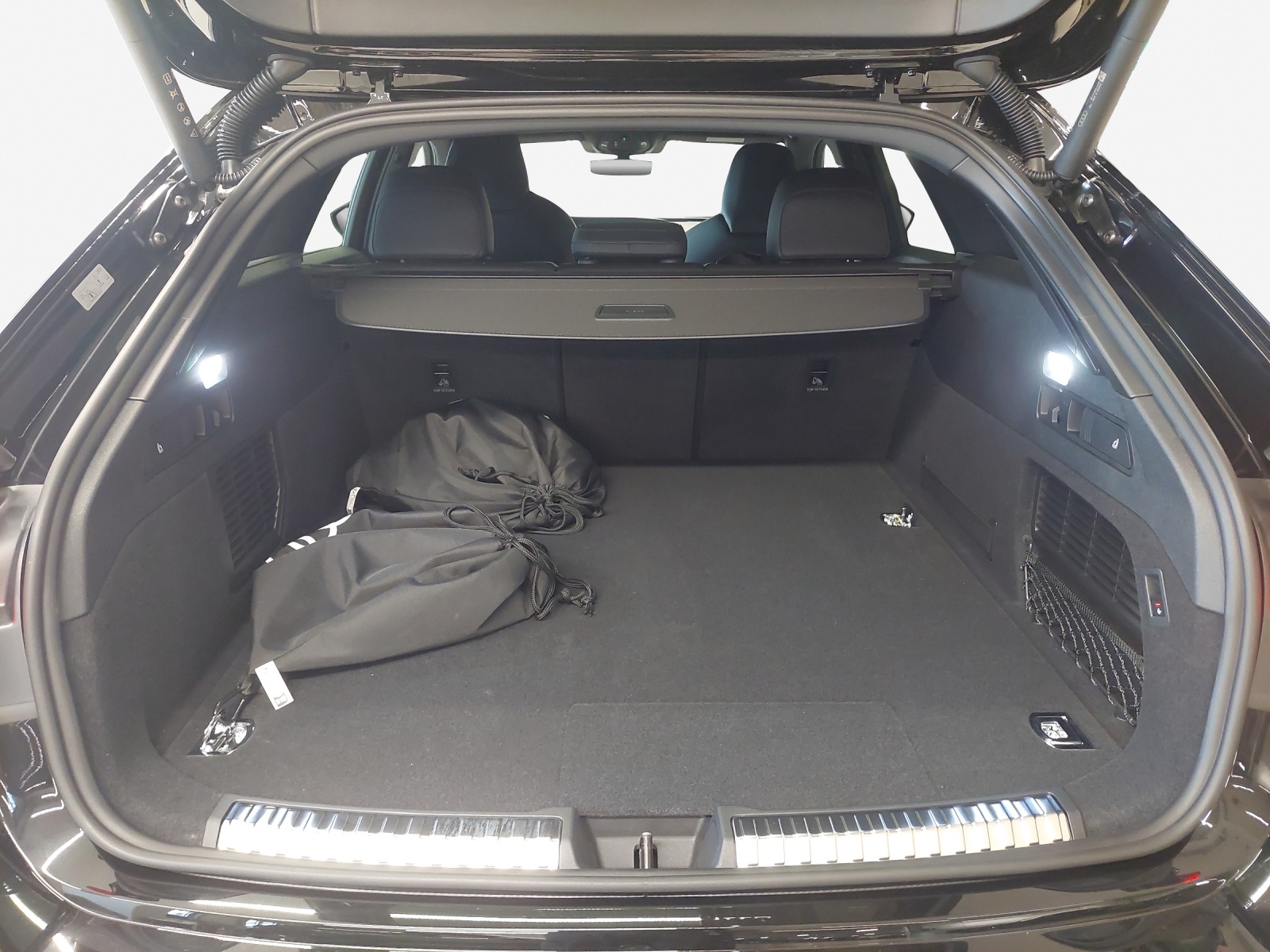AUDI A5 Avant e-hybrid quattro Attraction 220 kW S tronic-image-12