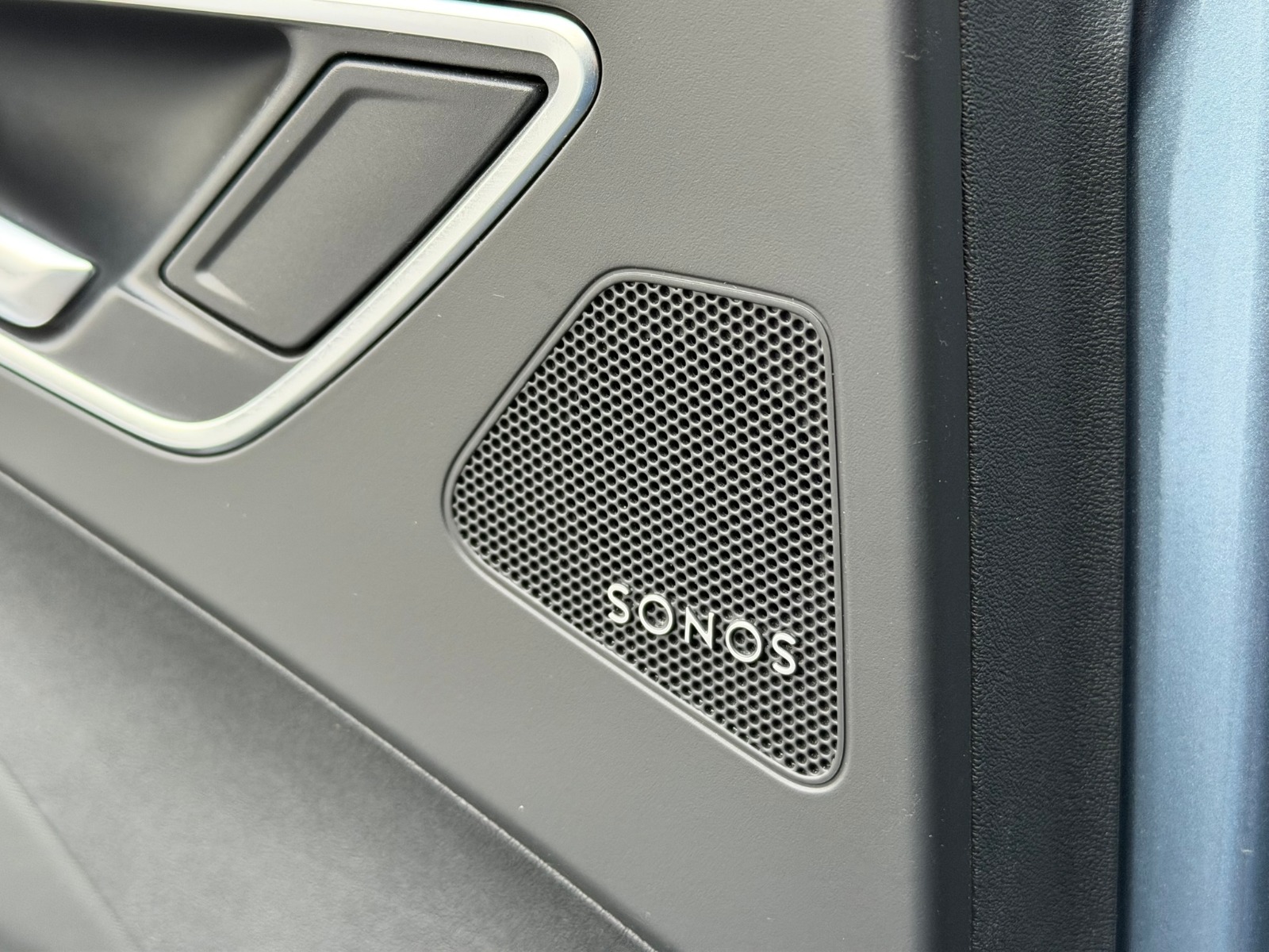 AUDI Q4 e-tron 50 quattro-image-12