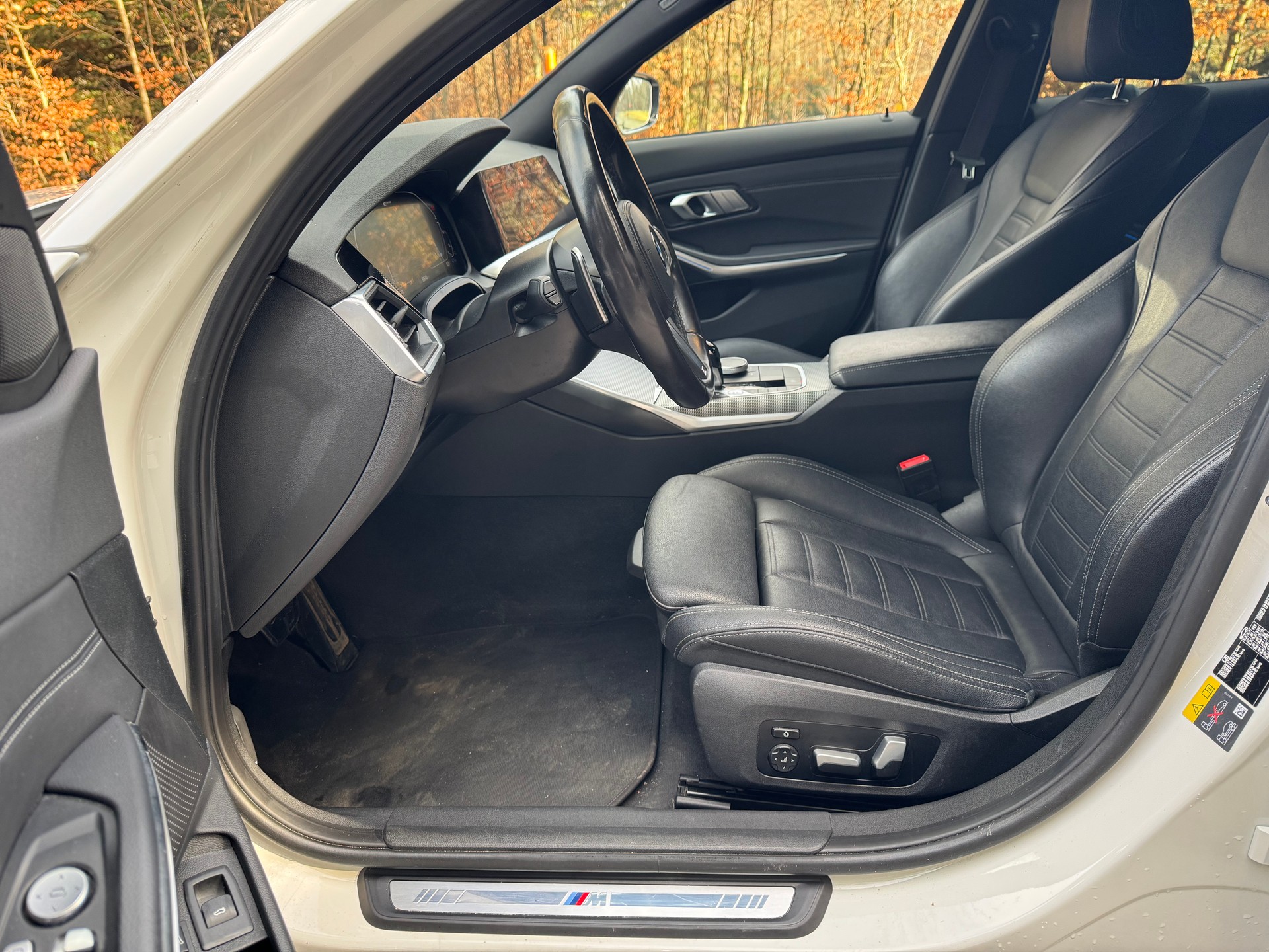 BMW 320e Touring M Sport Steptronic-image-8