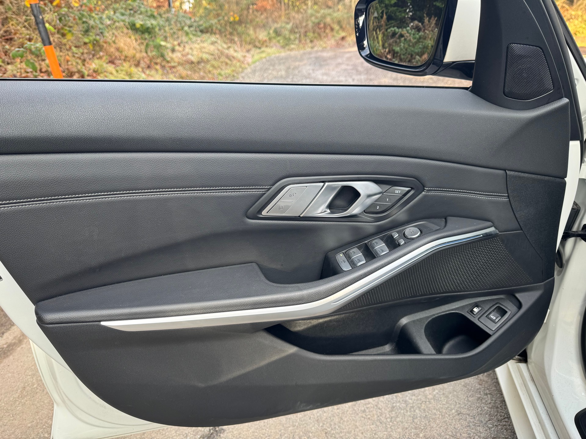 BMW 320e Touring M Sport Steptronic-image-12