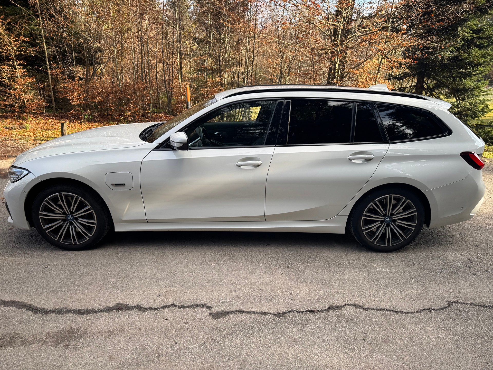 BMW 320e Touring M Sport Steptronic-image-3