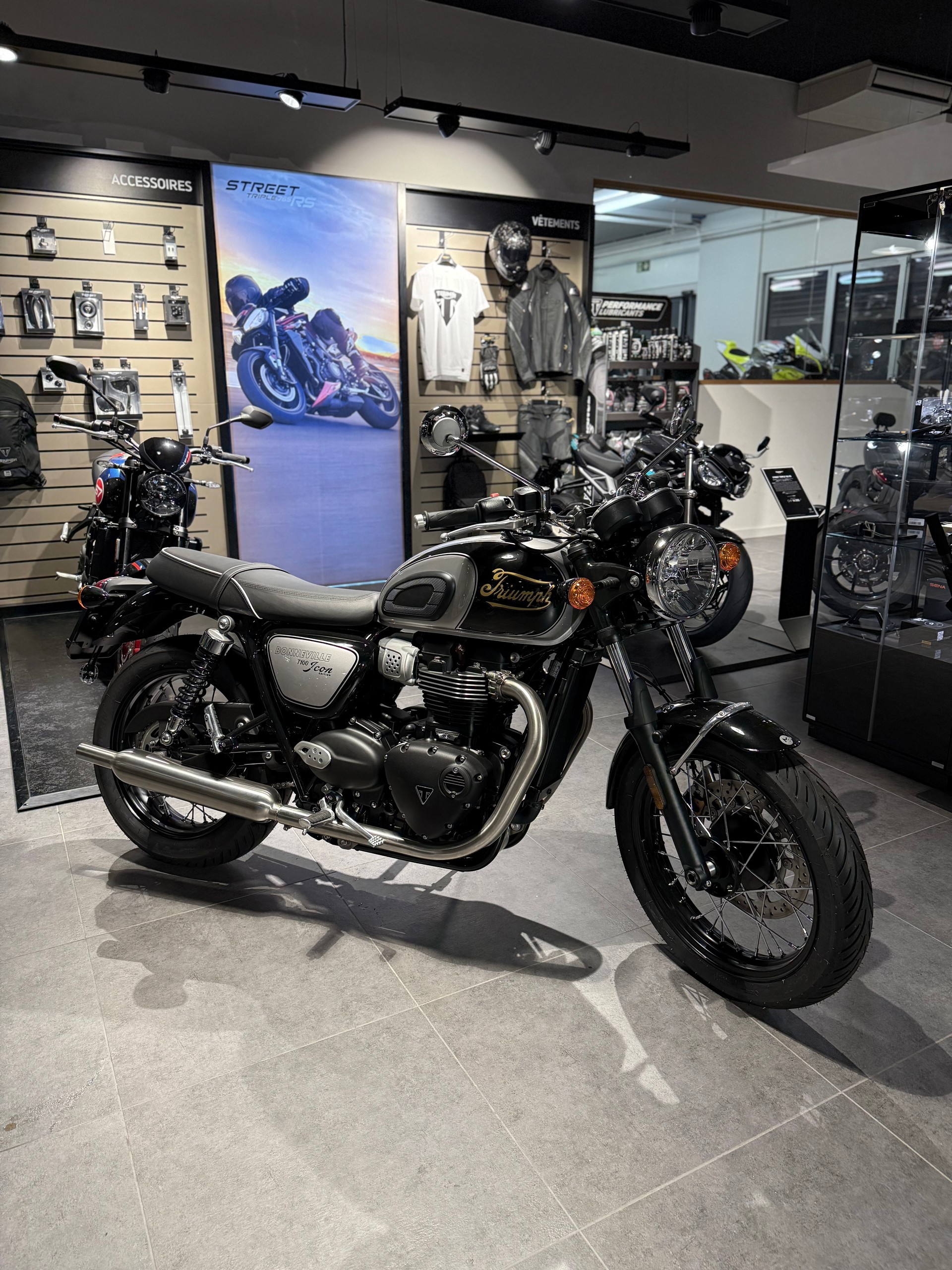 TRIUMPH Bonneville 900 T 100-showroom-element-3