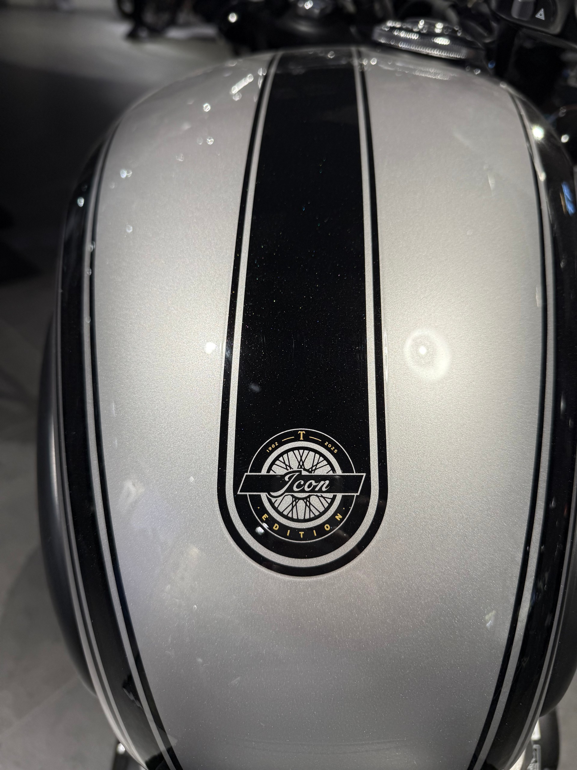 TRIUMPH Bonneville 900 T 100-showroom-element-2