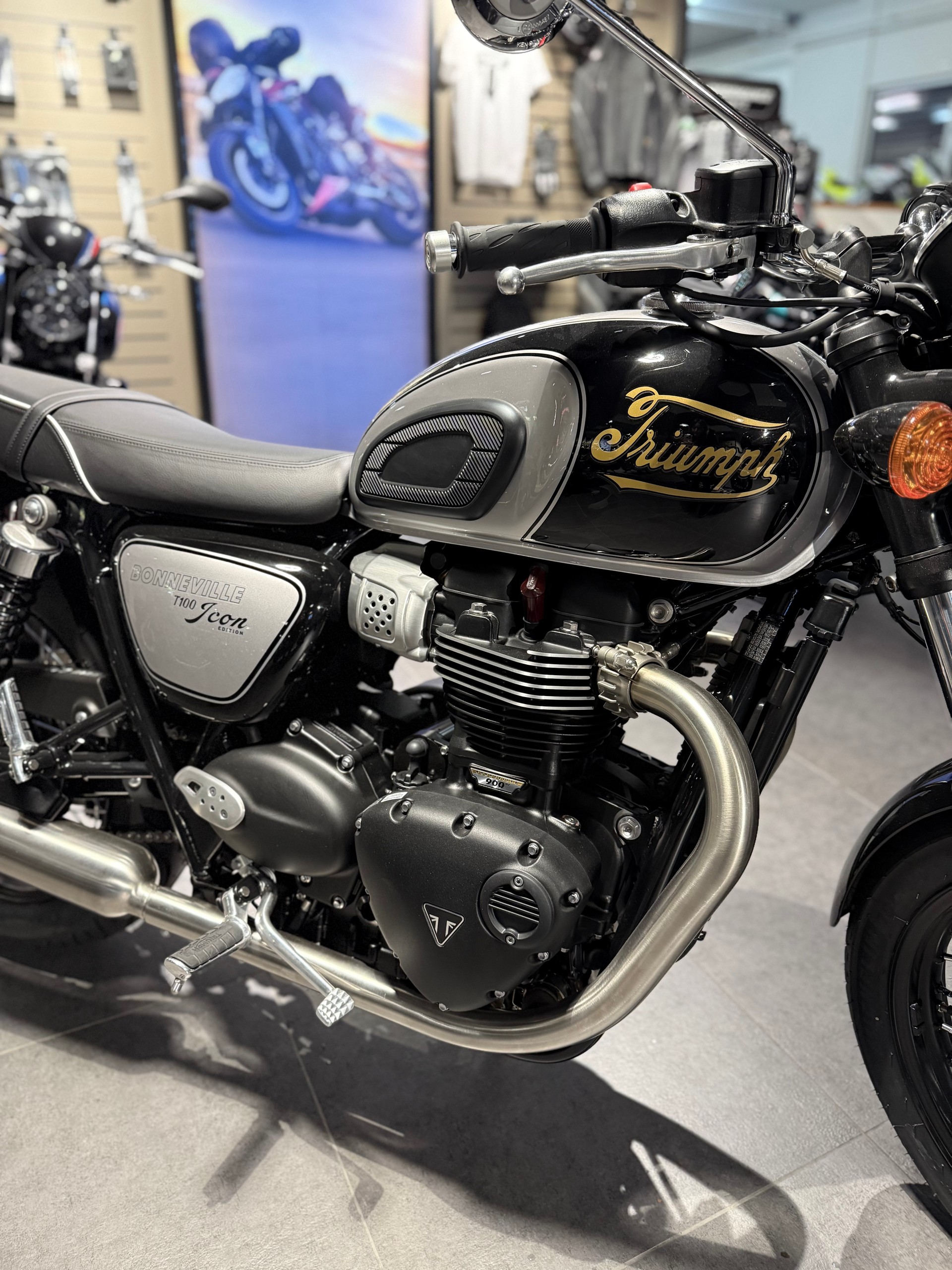 TRIUMPH Bonneville 900 T 100-showroom-element-1
