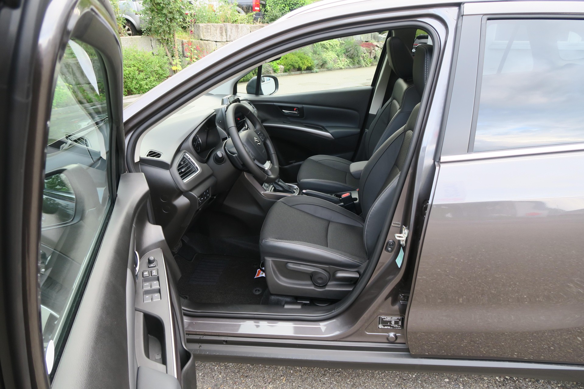 SUZUKI S-Cross 1.4 T Compact Top Hybrid 4x4-image-2