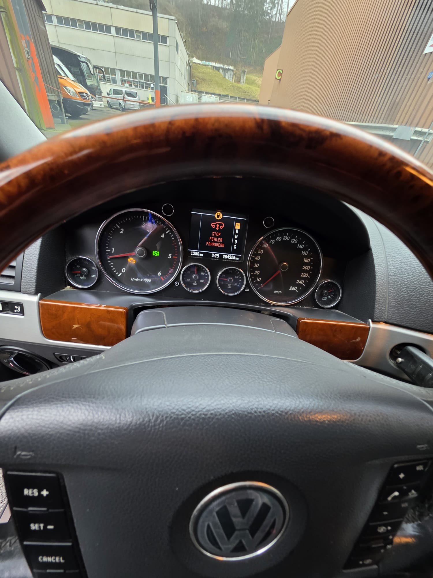 VW Touareg 3.0 TDI-image-4