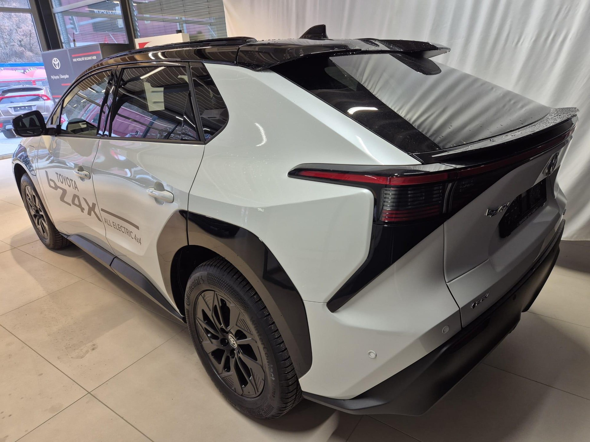 TOYOTA bZ4X Premium AWD-image-1