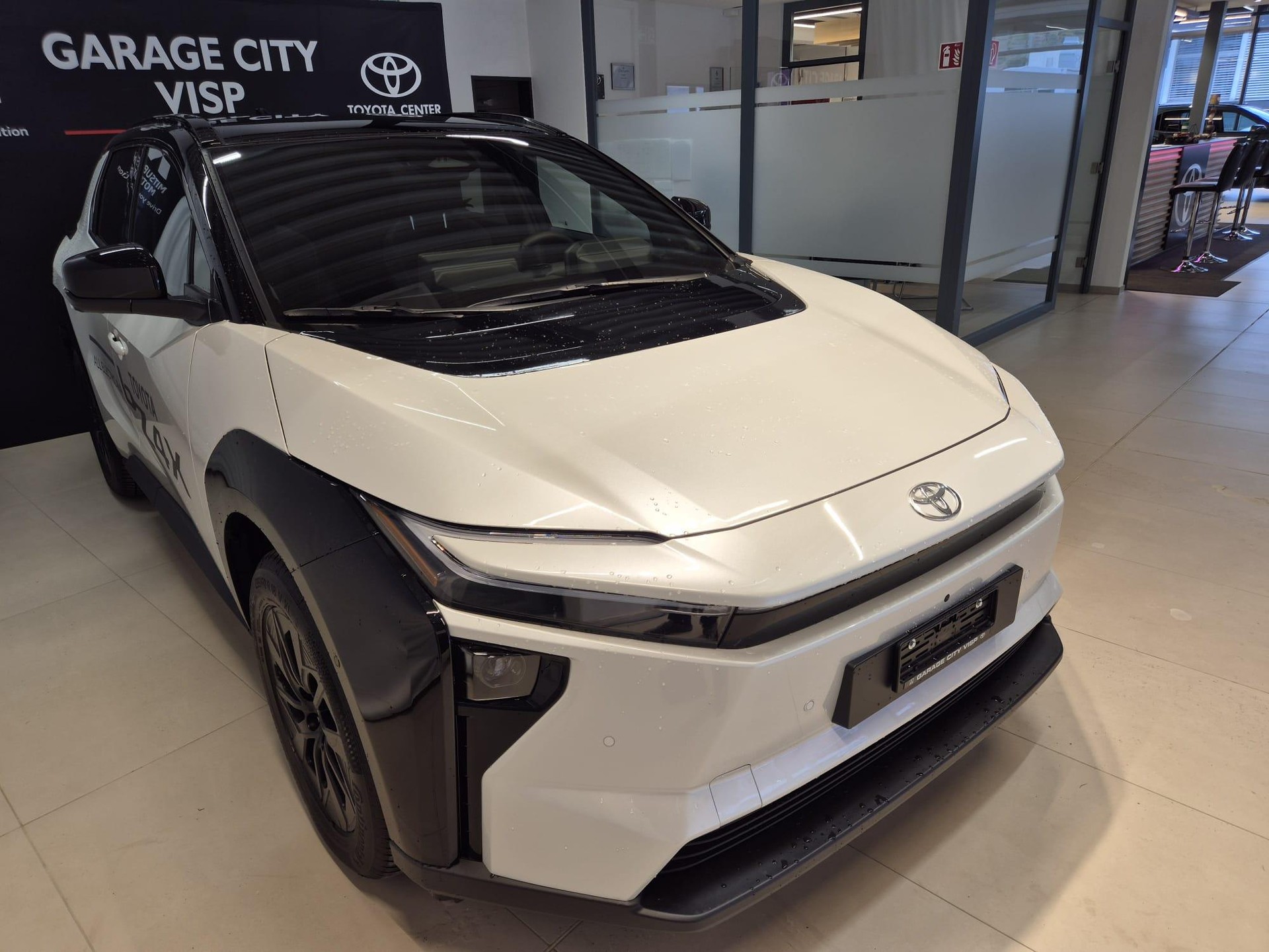 TOYOTA bZ4X Premium AWD-image-2
