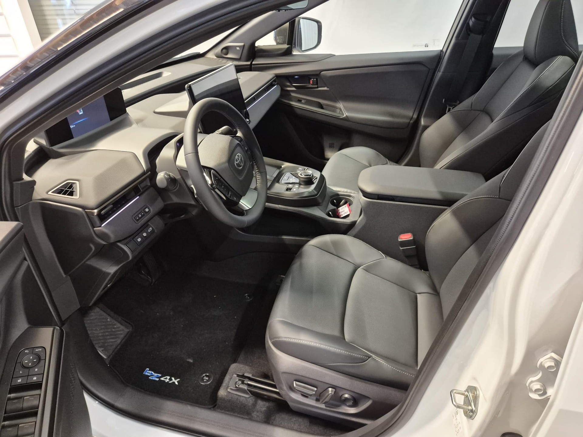 TOYOTA bZ4X Premium AWD-image-3