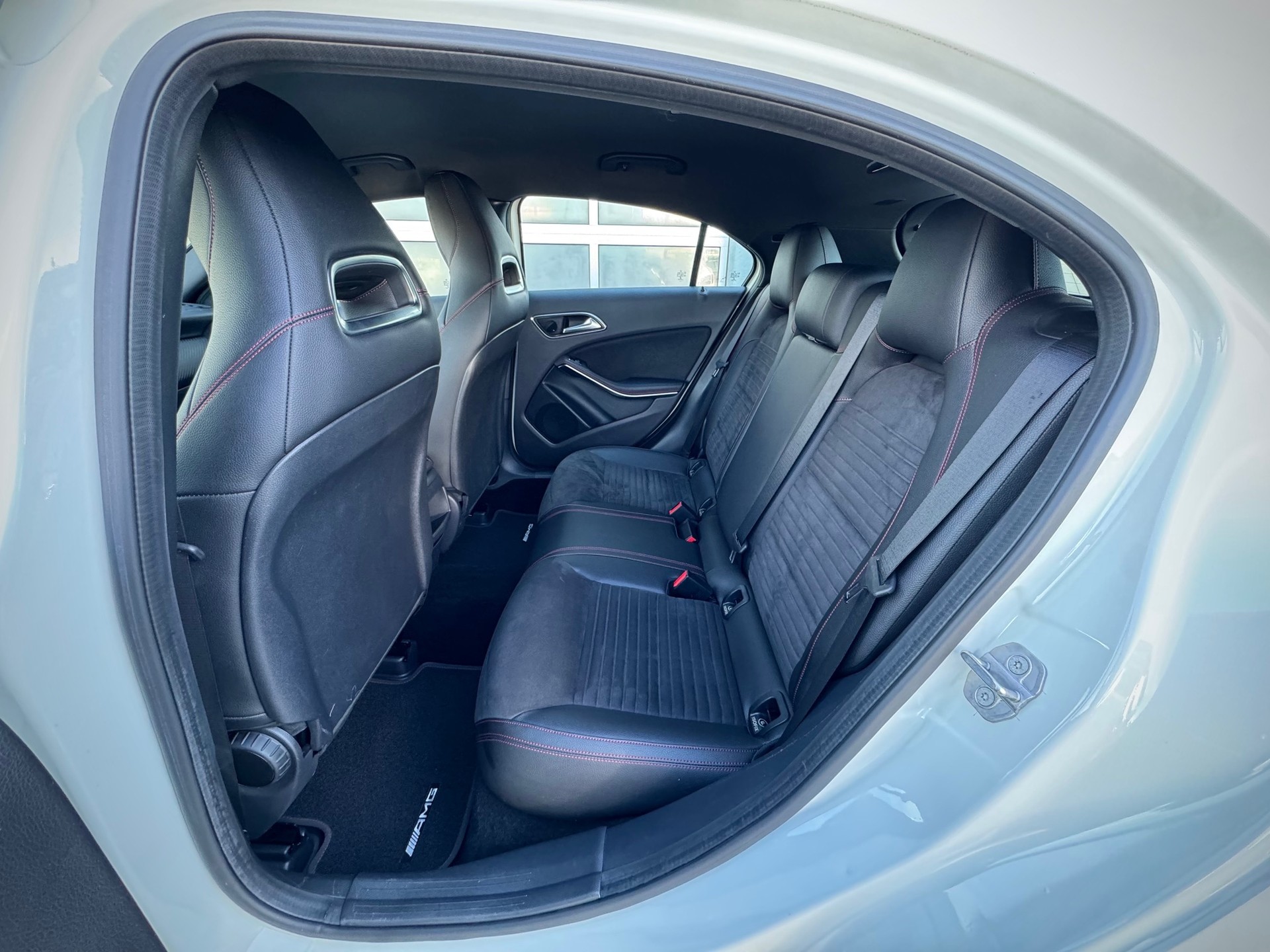 MERCEDES-BENZ A 200 AMG Line 7G-DCT-image-10