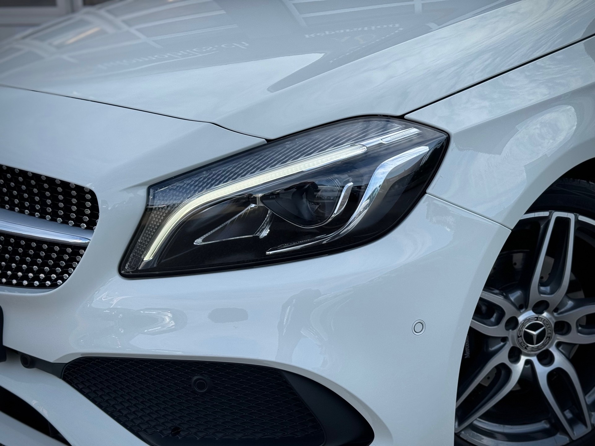 MERCEDES-BENZ A 200 AMG Line 7G-DCT-image-4