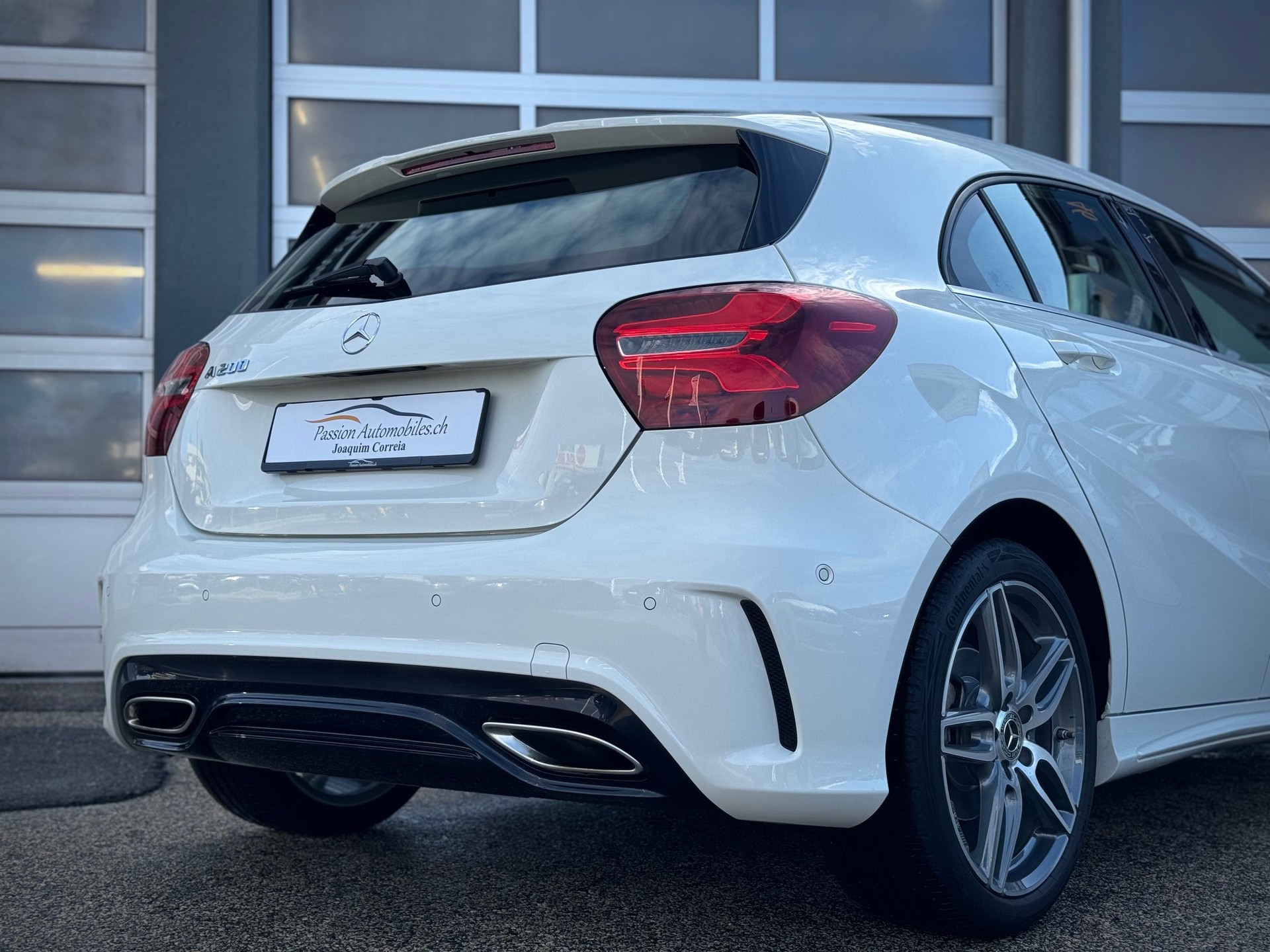 MERCEDES-BENZ A 200 AMG Line 7G-DCT-image-3