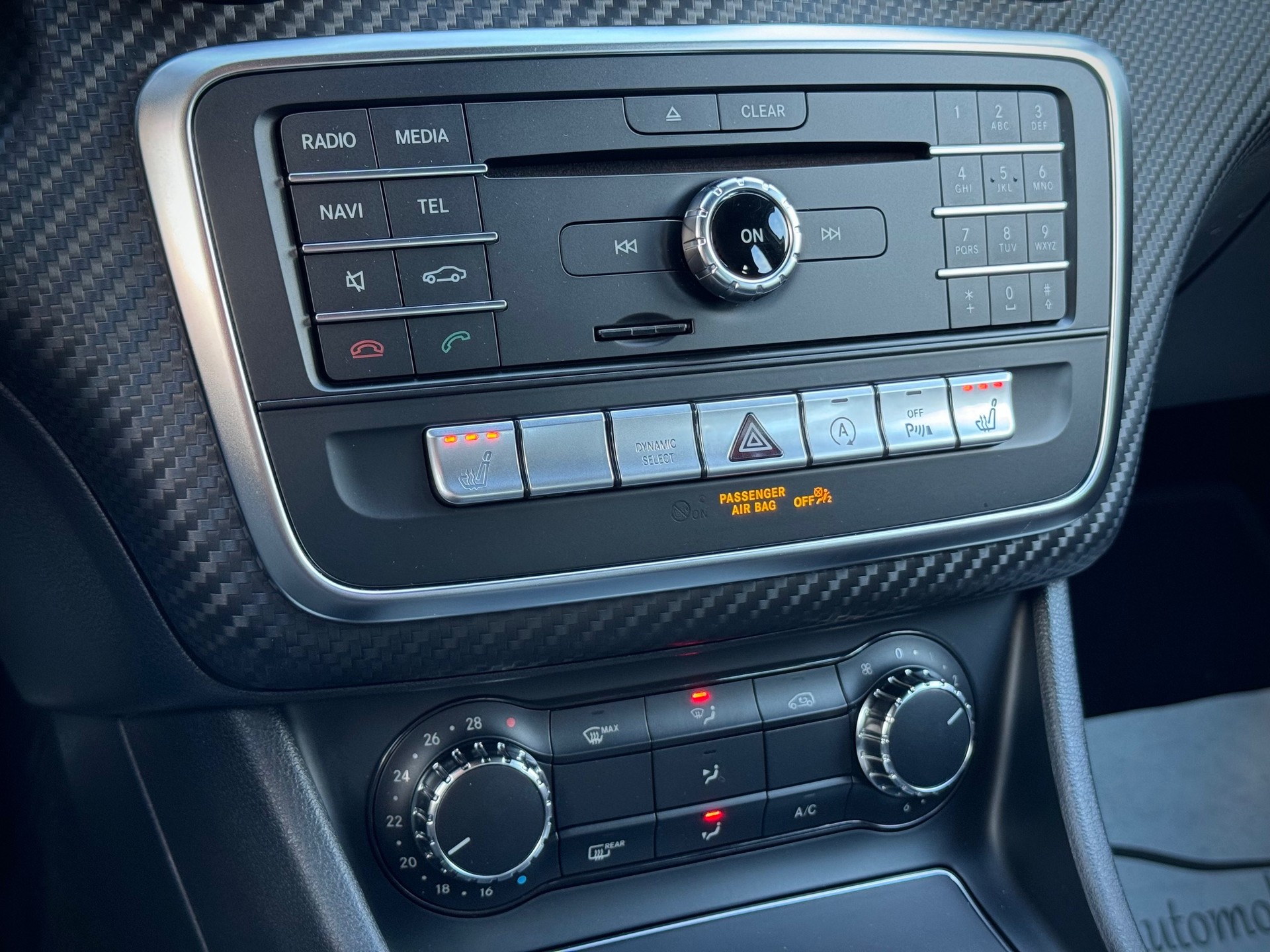 MERCEDES-BENZ A 200 AMG Line 7G-DCT-image-12