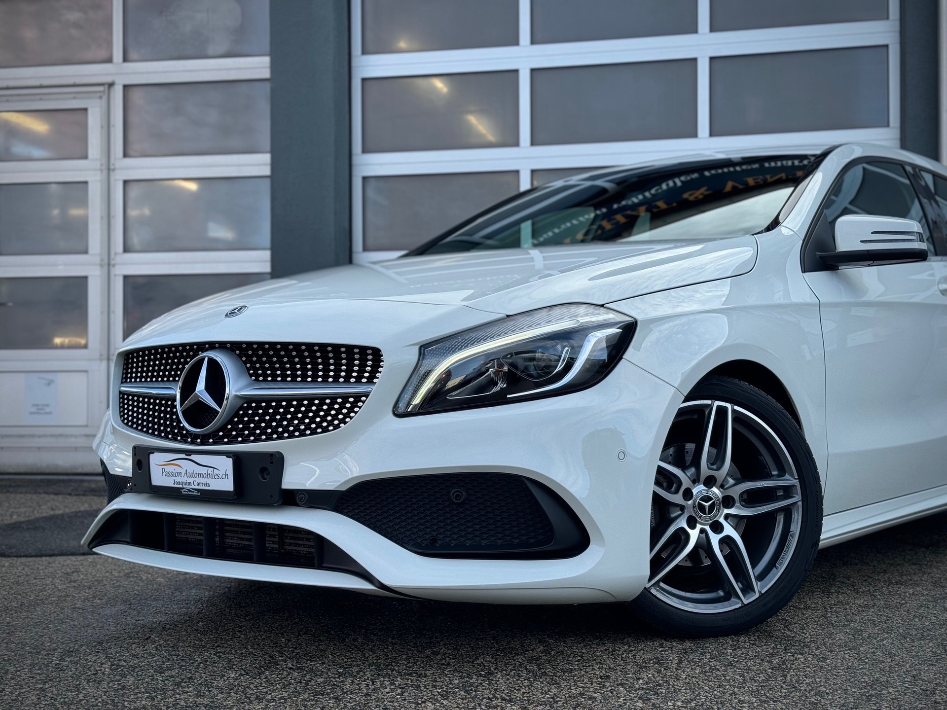 MERCEDES-BENZ A 200 AMG Line 7G-DCT-image-2