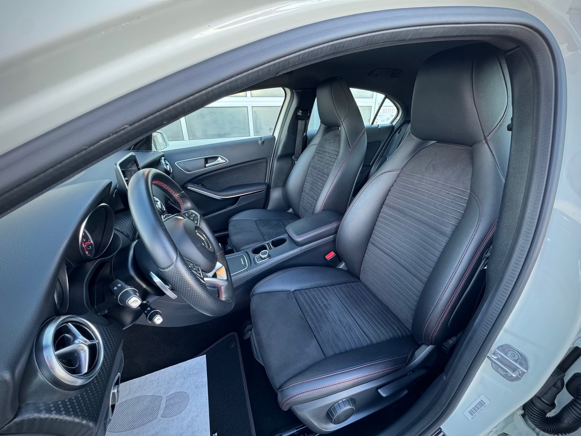 MERCEDES-BENZ A 200 AMG Line 7G-DCT-image-9