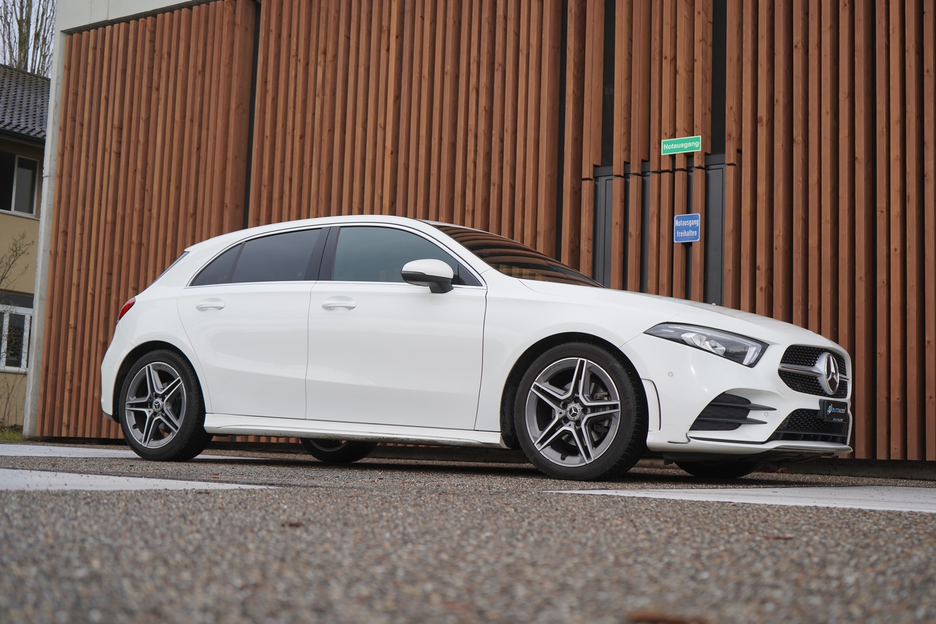 MERCEDES-BENZ A 180 AMG LINE 7G-DCT l 136 PS-image-12