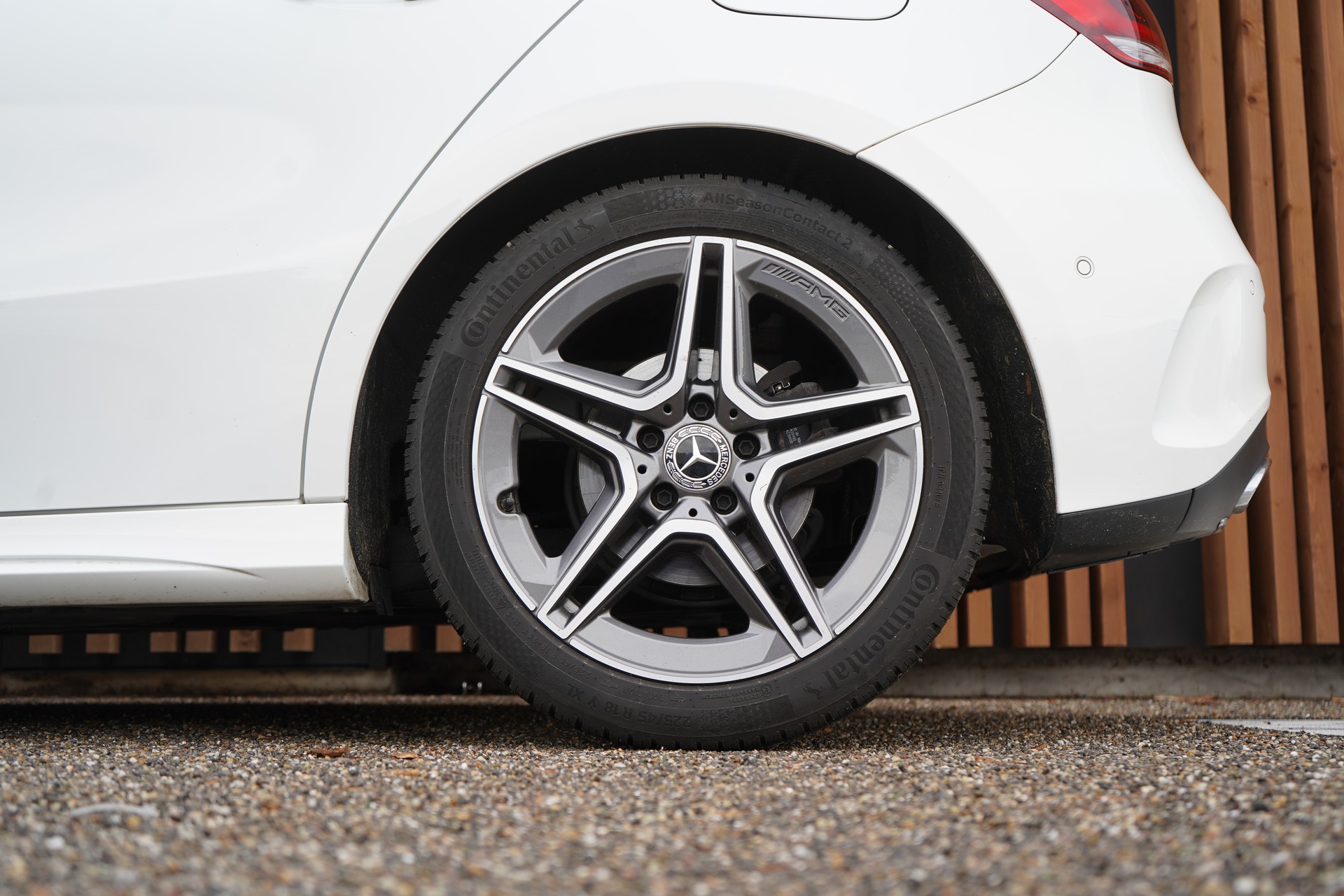 MERCEDES-BENZ A 180 AMG LINE 7G-DCT l 136 PS-image-19