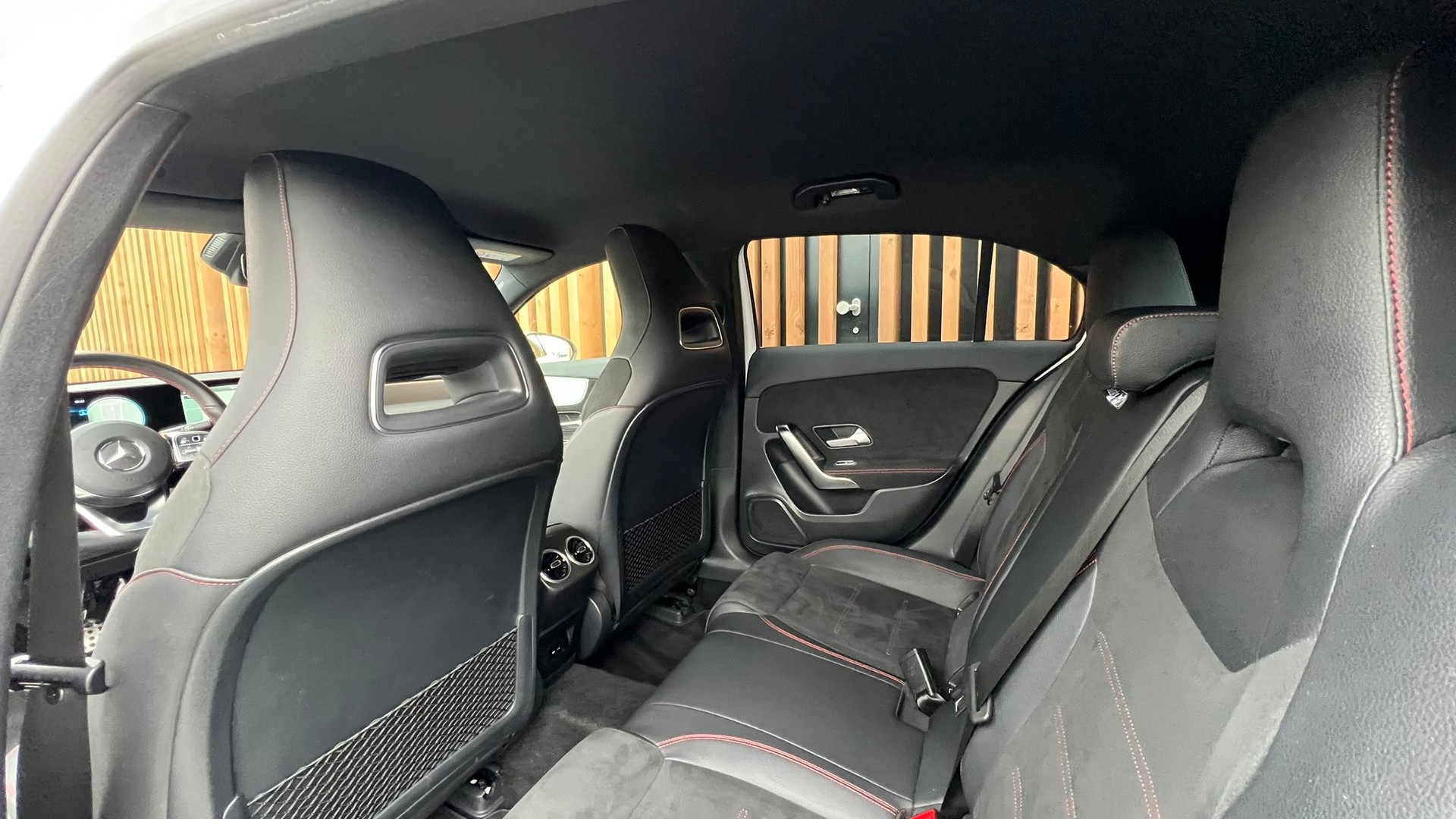 MERCEDES-BENZ A 180 AMG LINE 7G-DCT l 136 PS-image-27
