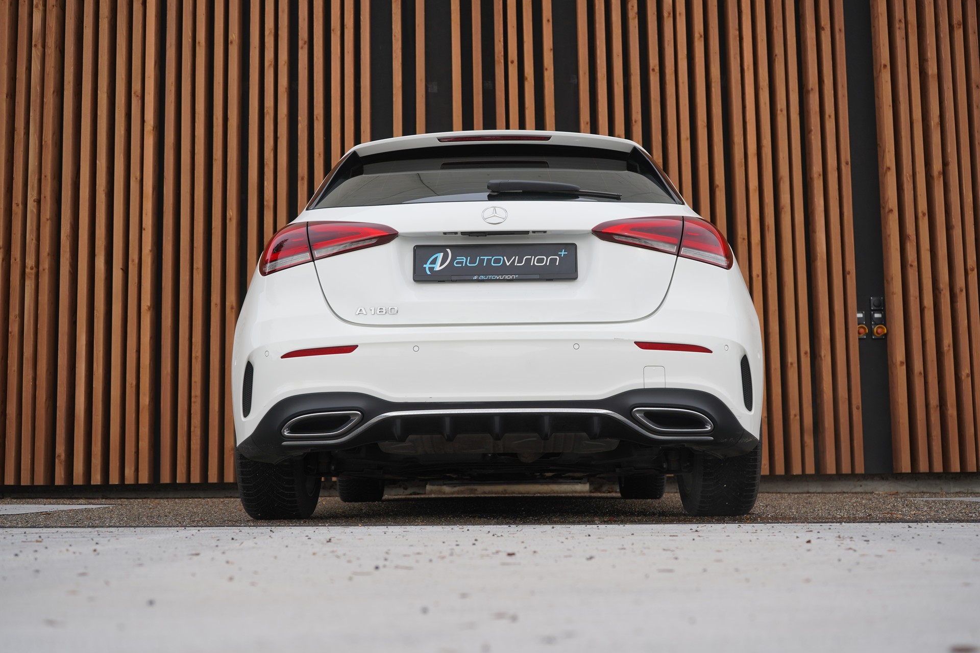 MERCEDES-BENZ A 180 AMG LINE 7G-DCT l 136 PS-image-17