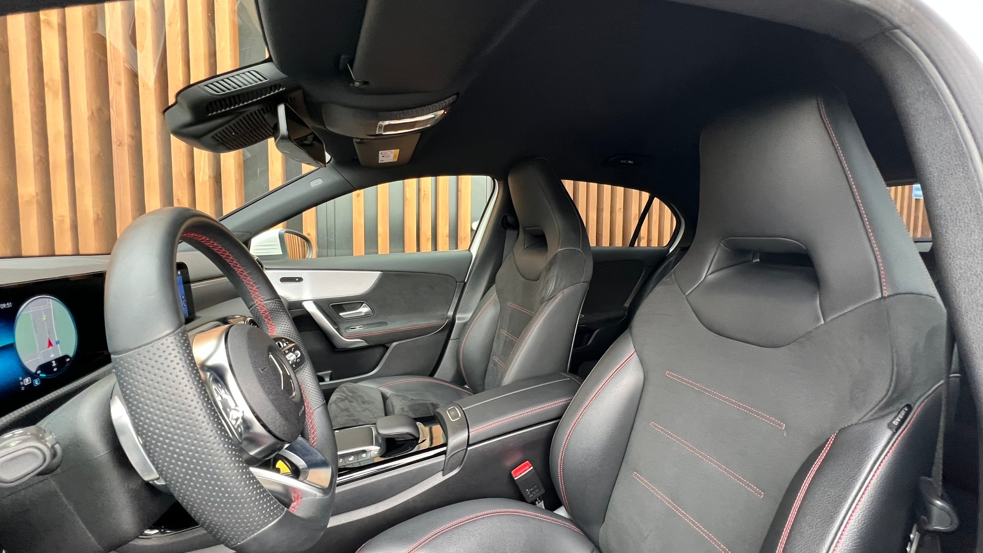 MERCEDES-BENZ A 180 AMG LINE 7G-DCT l 136 PS-image-26