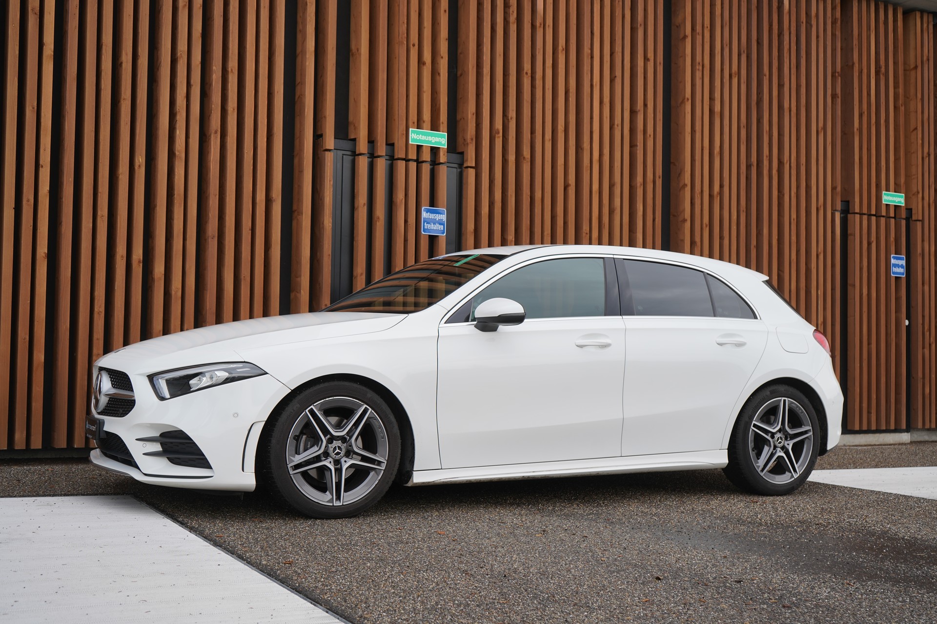MERCEDES-BENZ A 180 AMG LINE 7G-DCT l 136 PS-image-7