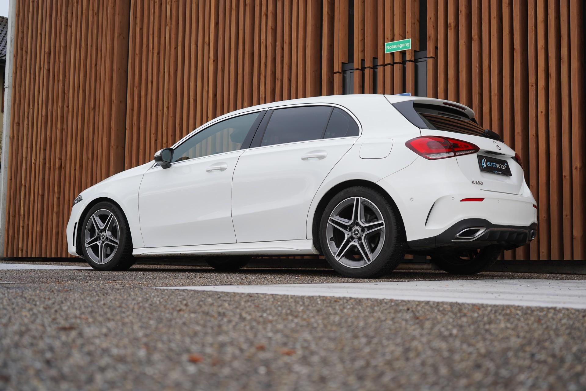 MERCEDES-BENZ A 180 AMG LINE 7G-DCT l 136 PS-image-6