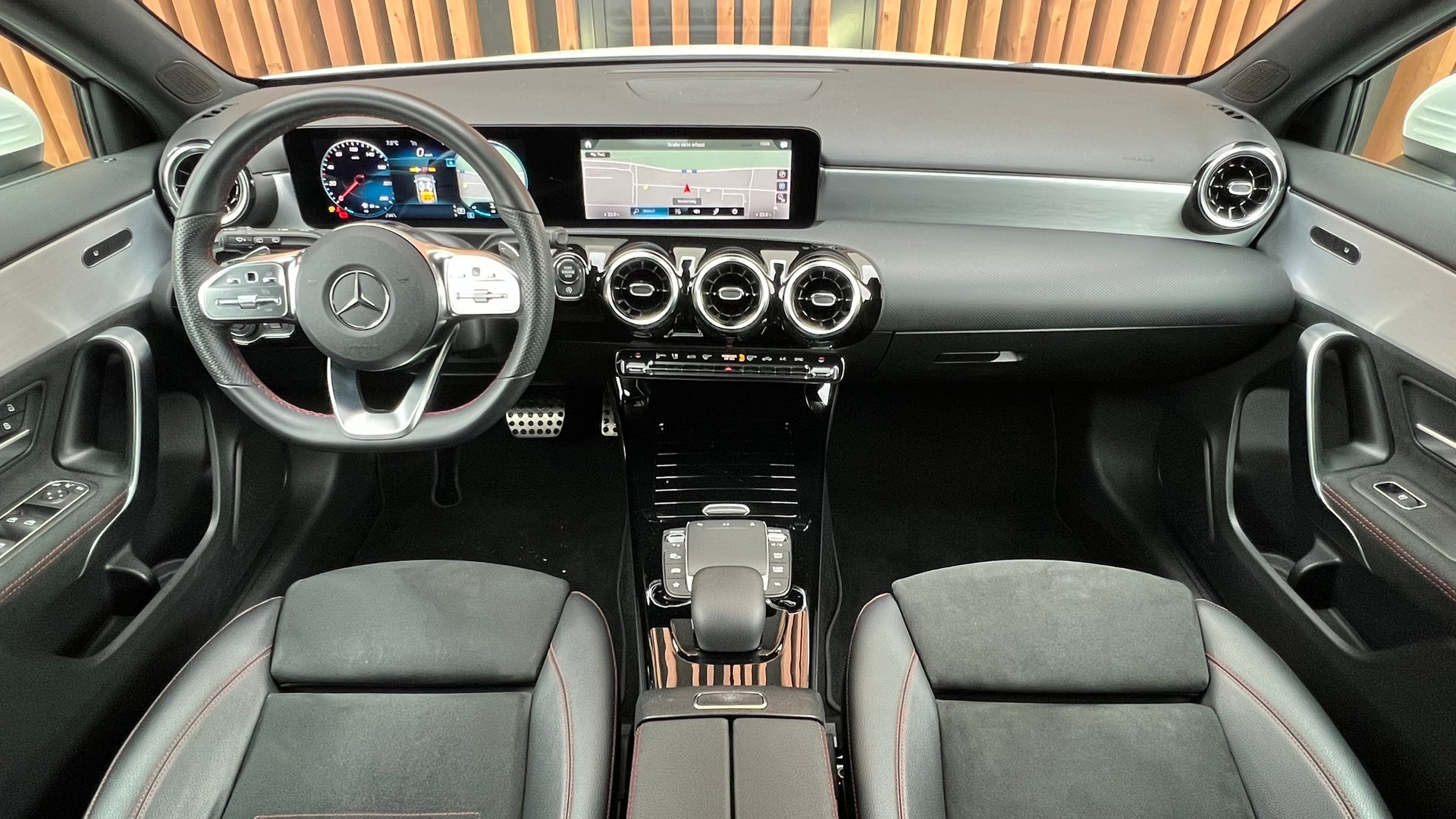 MERCEDES-BENZ A 180 AMG LINE 7G-DCT l 136 PS-image-20