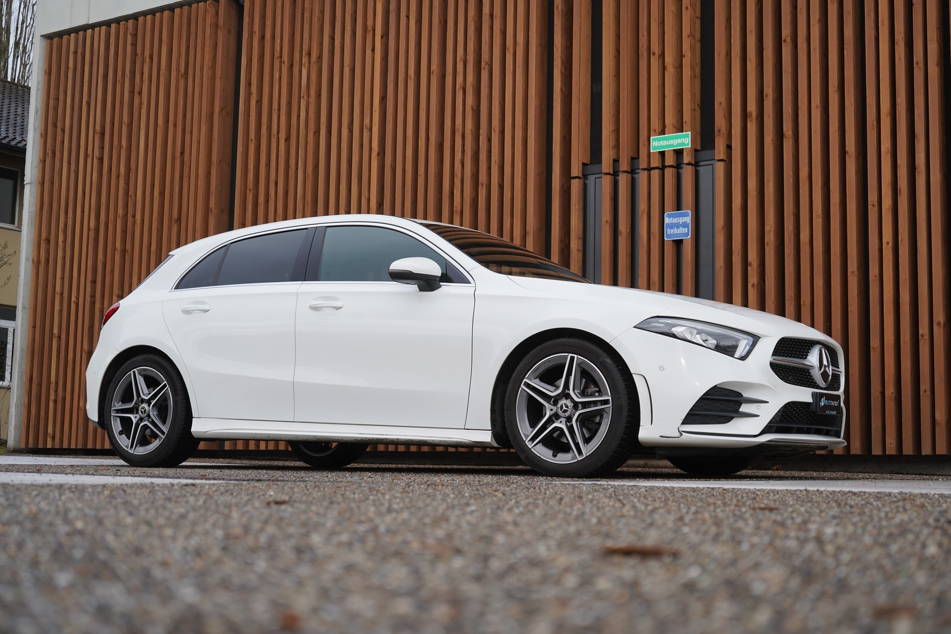 MERCEDES-BENZ A 180 AMG LINE 7G-DCT l 136 PS-image-10