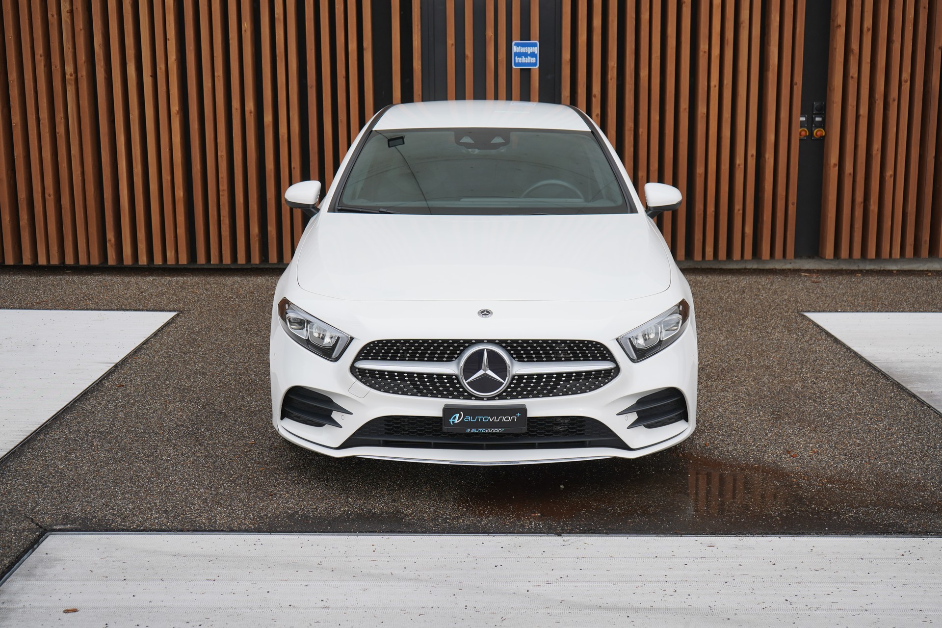 MERCEDES-BENZ A 180 AMG LINE 7G-DCT l 136 PS-image-14
