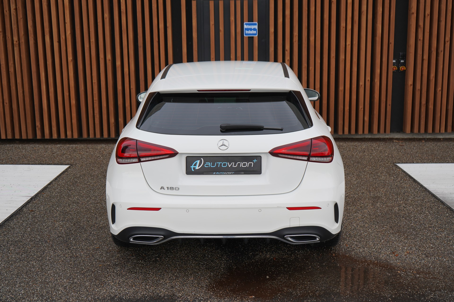 MERCEDES-BENZ A 180 AMG LINE 7G-DCT l 136 PS-image-16