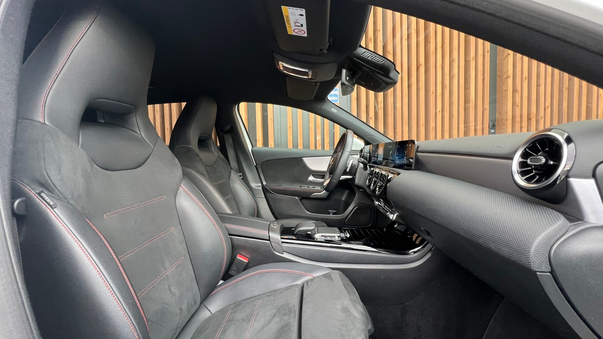 MERCEDES-BENZ A 180 AMG LINE 7G-DCT l 136 PS-image-23