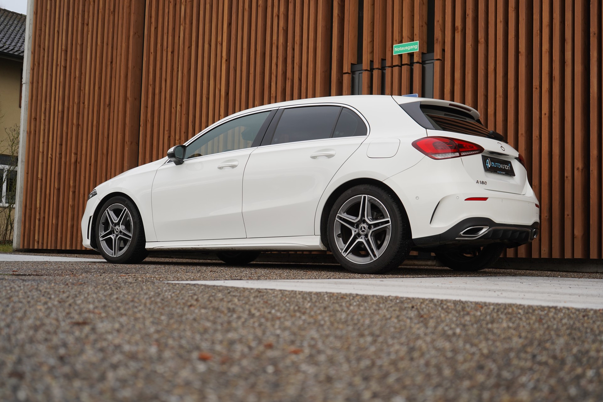 MERCEDES-BENZ A 180 AMG LINE 7G-DCT l 136 PS-image-8