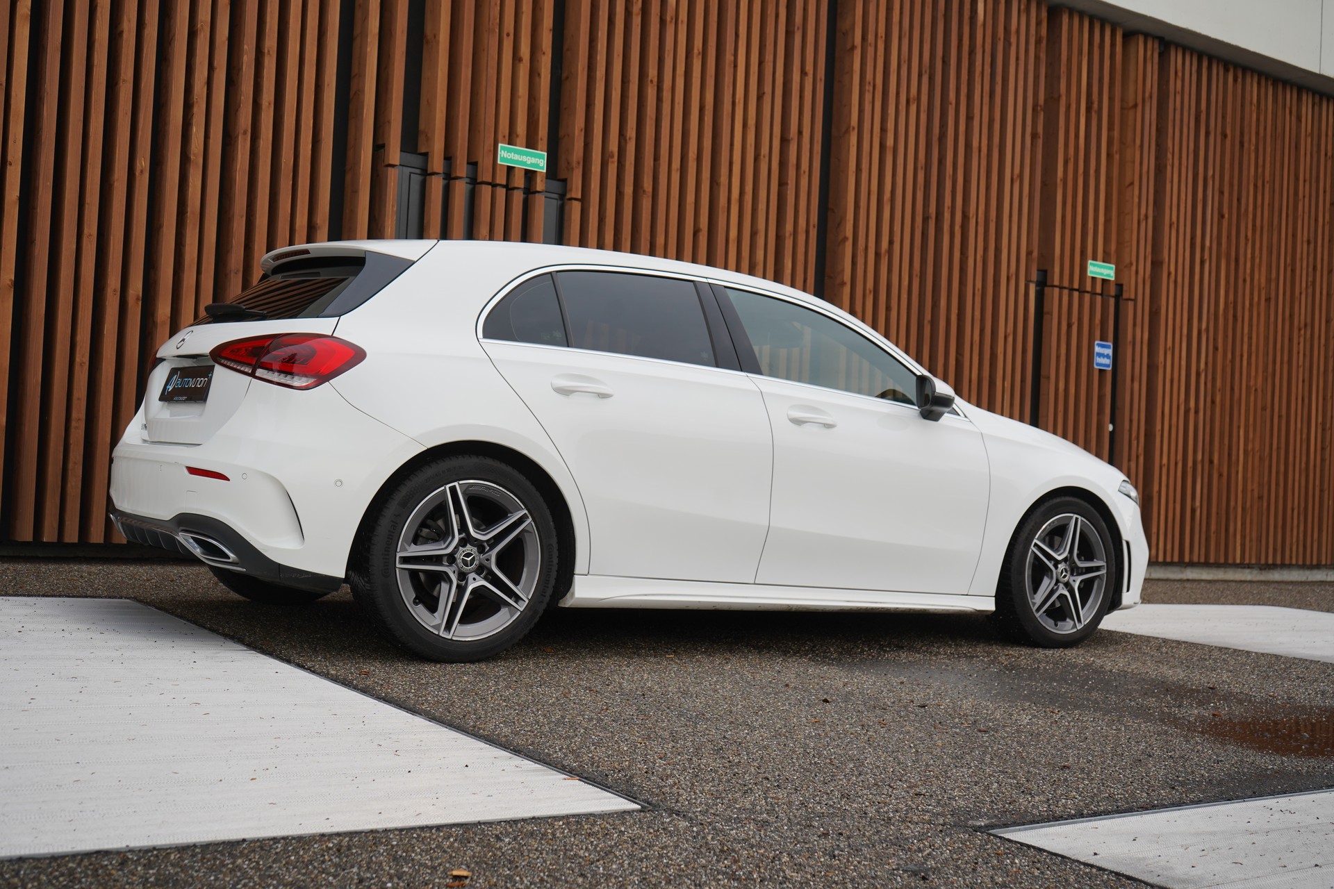 MERCEDES-BENZ A 180 AMG LINE 7G-DCT l 136 PS-image-13