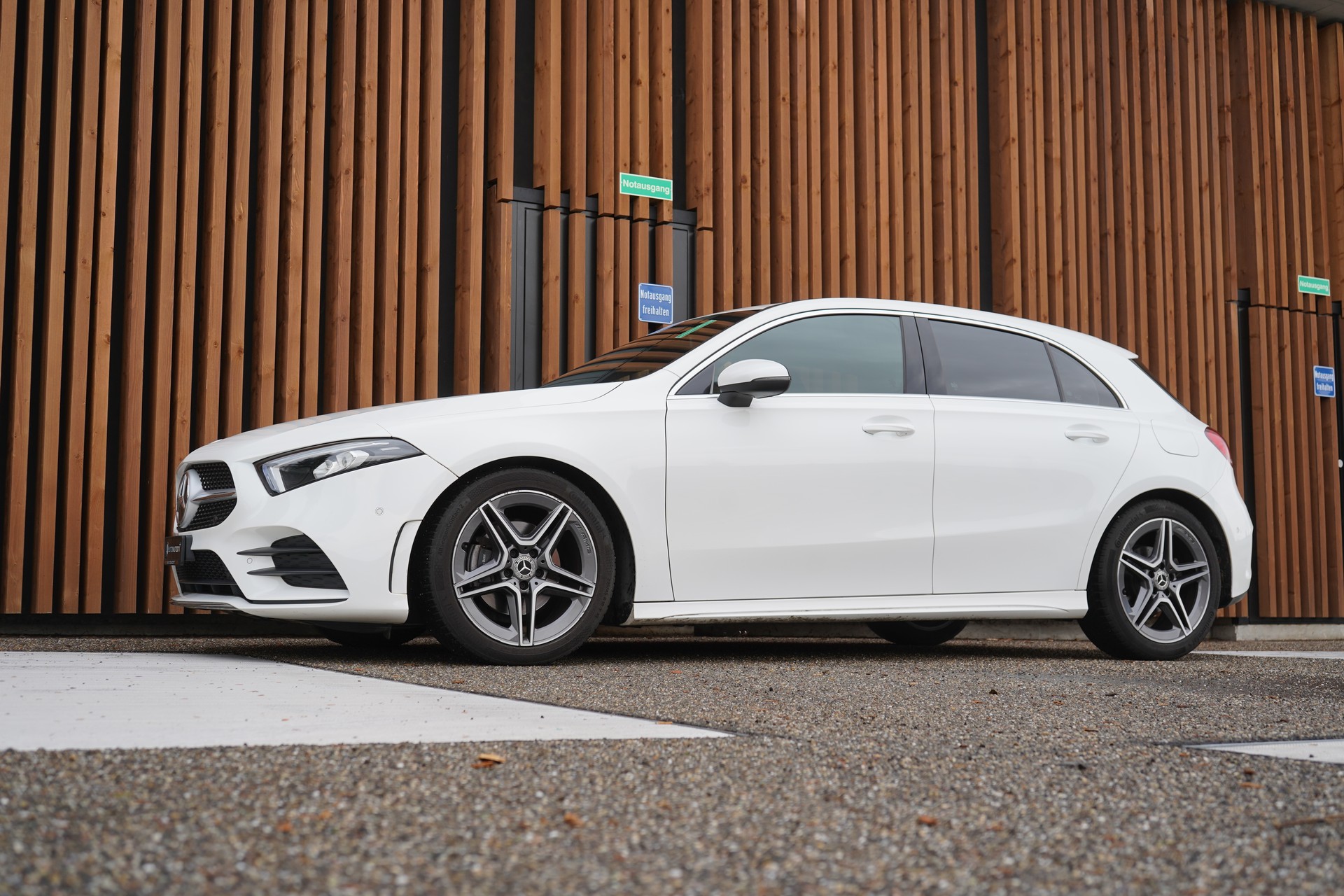 MERCEDES-BENZ A 180 AMG LINE 7G-DCT l 136 PS-image-9