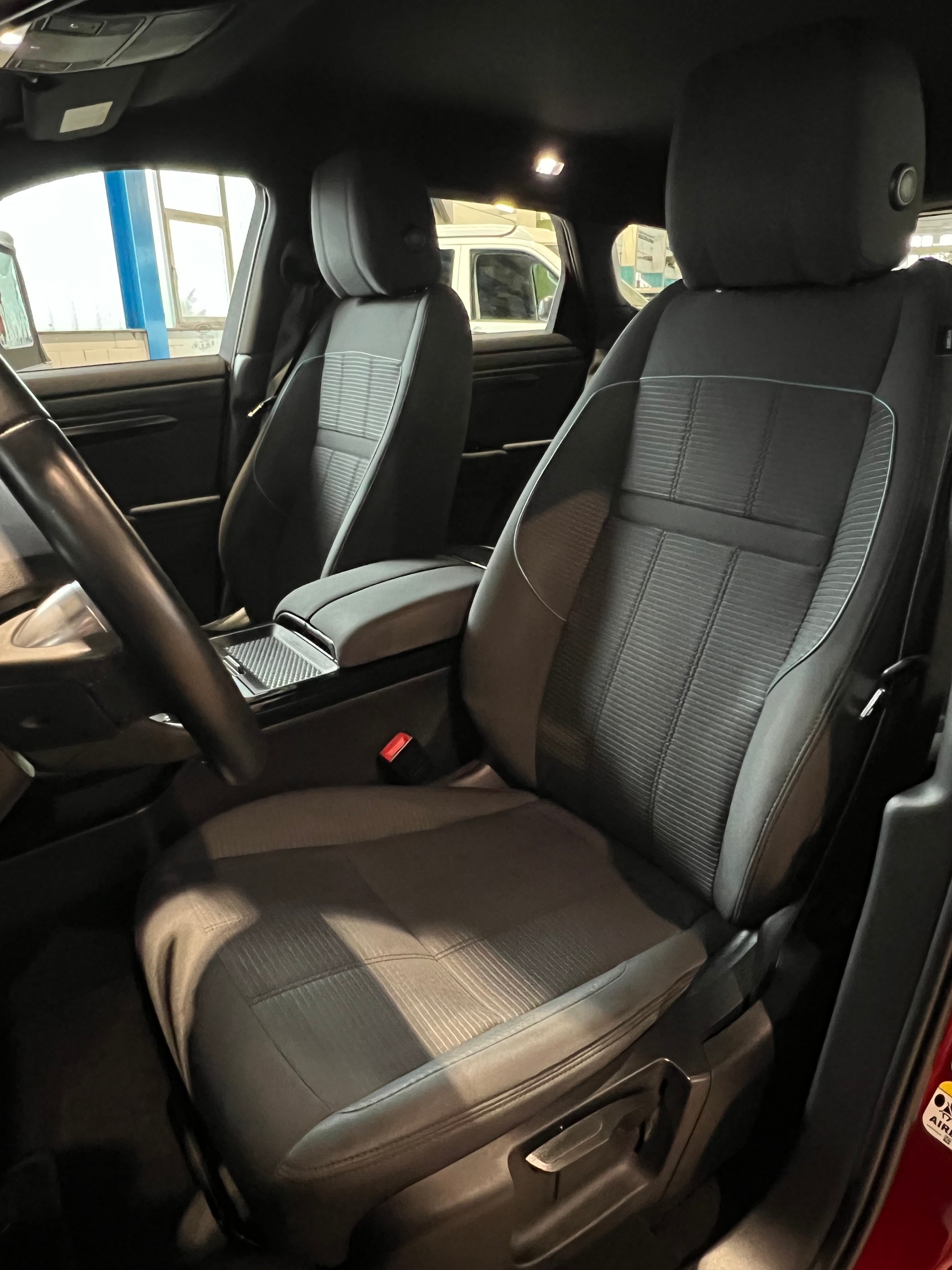 LAND ROVER Range Rover Evoque P 300 AT9-image-6