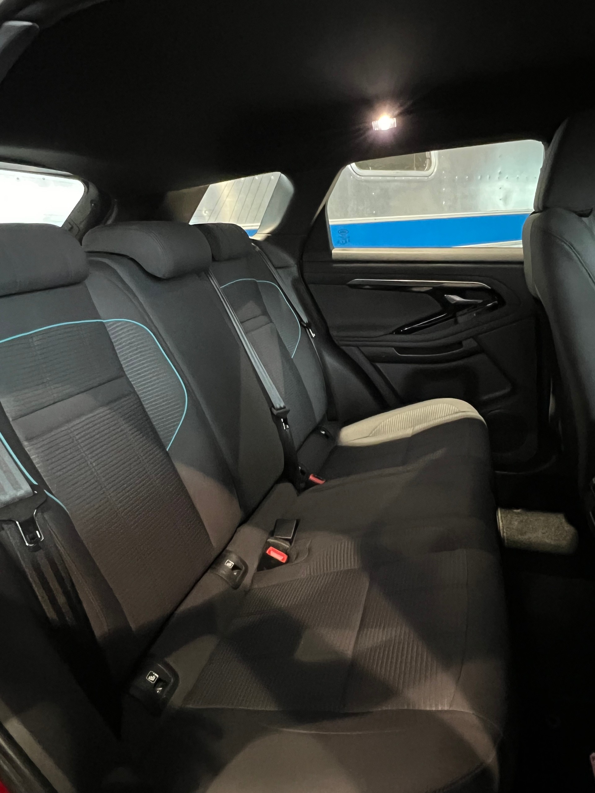 LAND ROVER Range Rover Evoque P 300 AT9-image-7