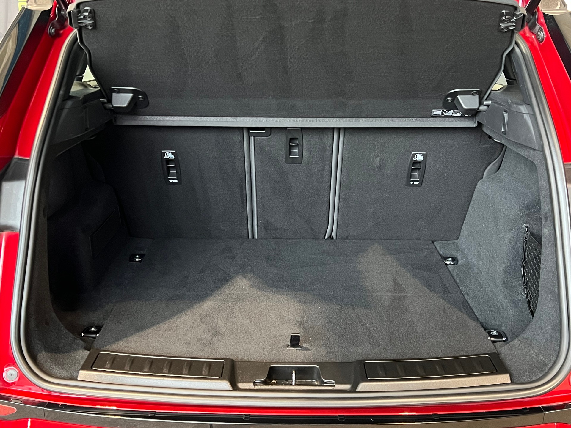 LAND ROVER Range Rover Evoque P 300 AT9-image-19