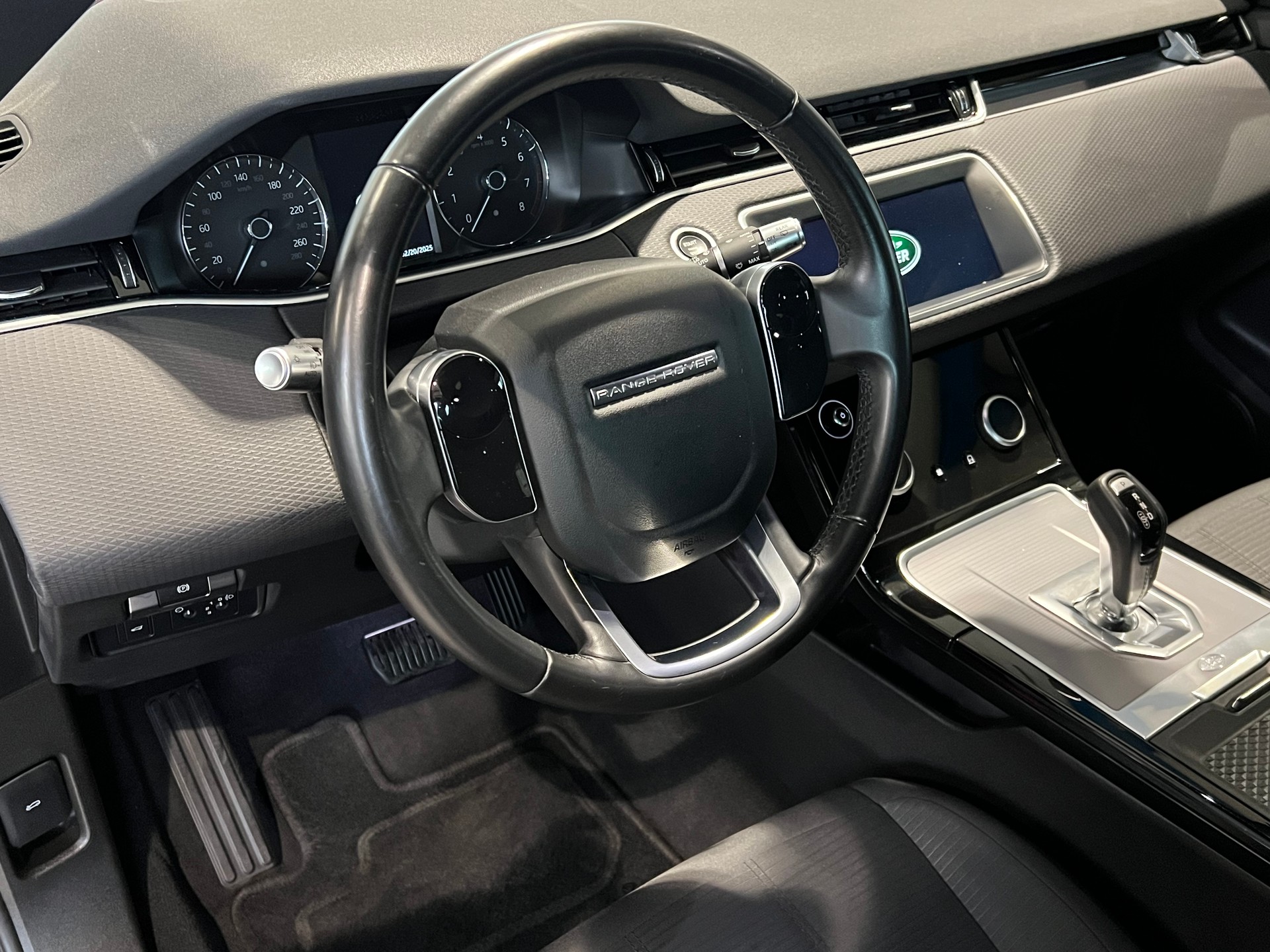 LAND ROVER Range Rover Evoque P 300 AT9-image-2