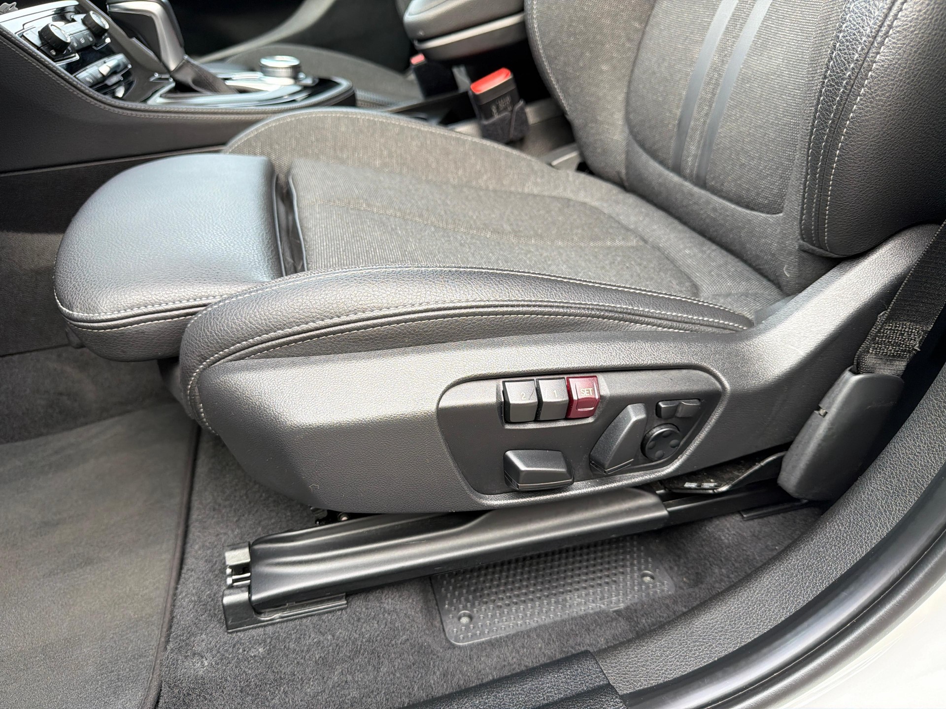 BMW 225xe Active Tourer-image-10