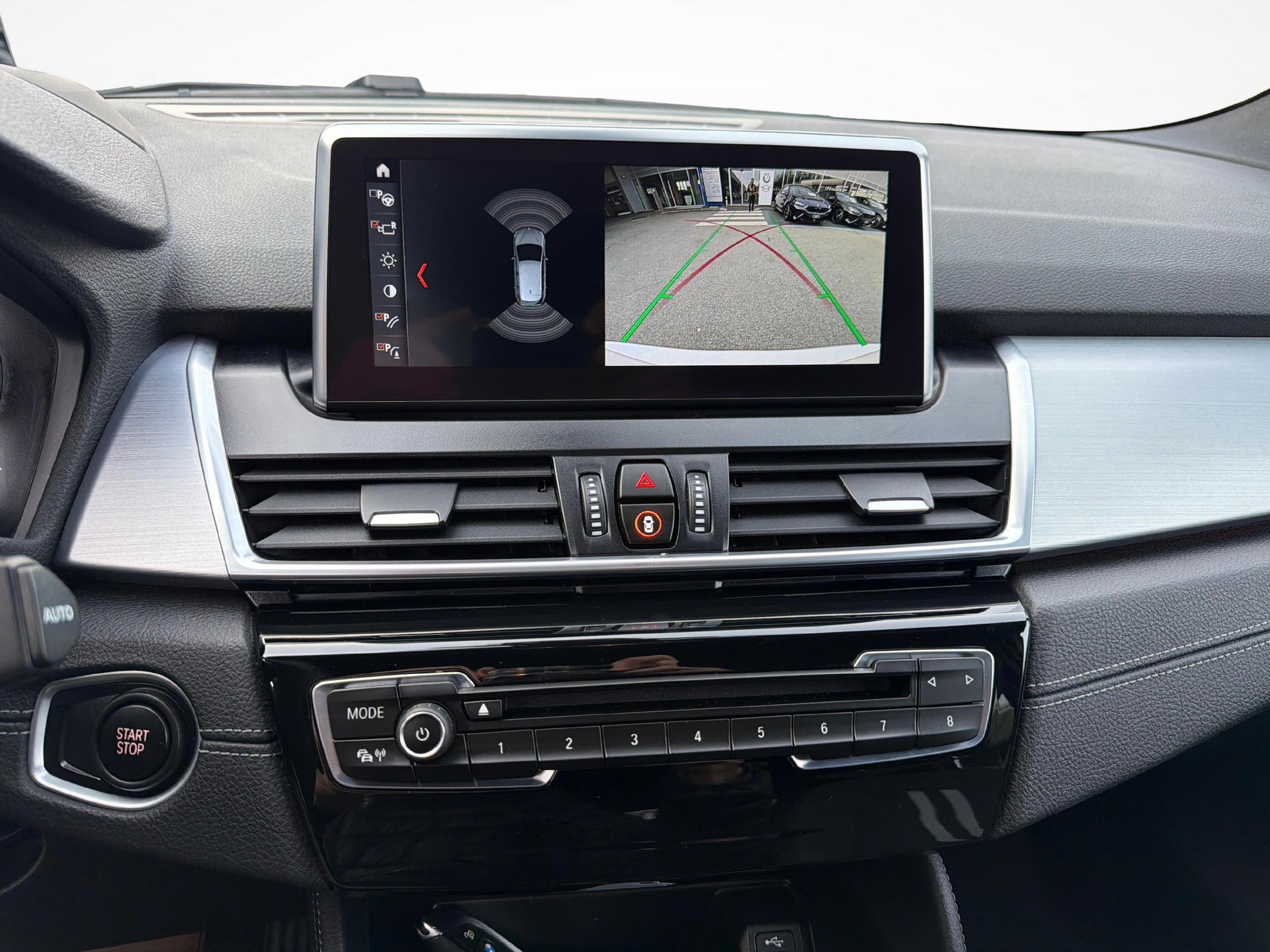 BMW 225xe Active Tourer-image-14