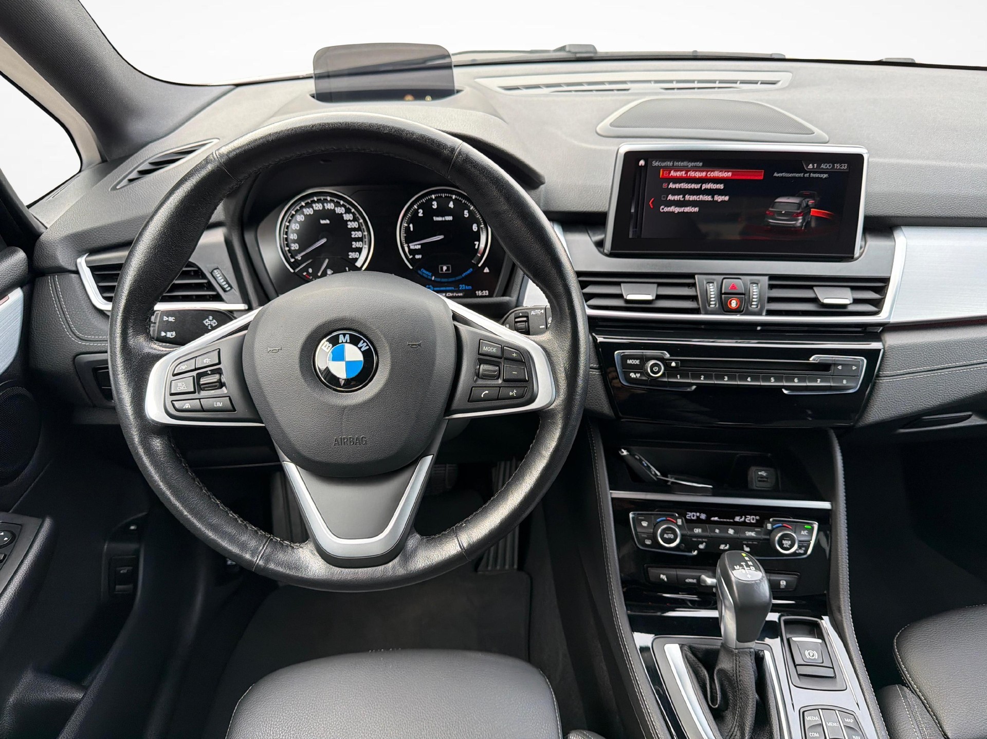 BMW 225xe Active Tourer-image-12