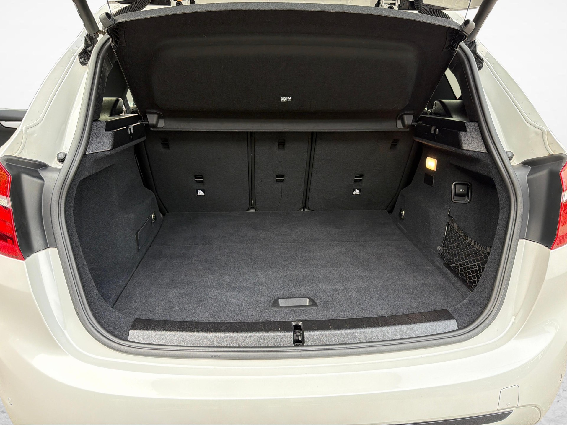 BMW 225xe Active Tourer-image-18