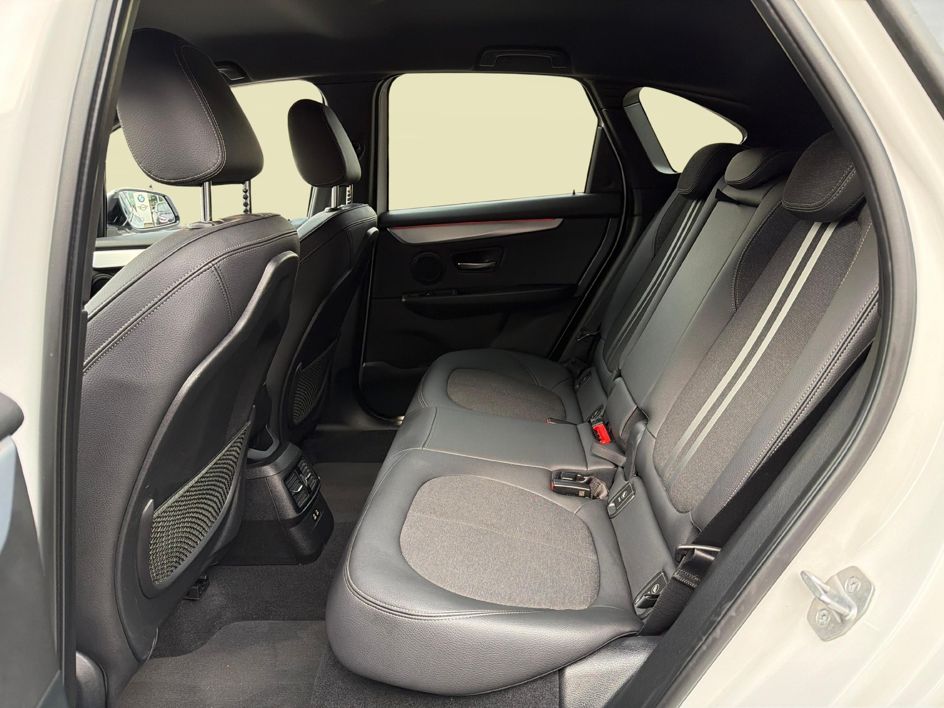 BMW 225xe Active Tourer-image-15