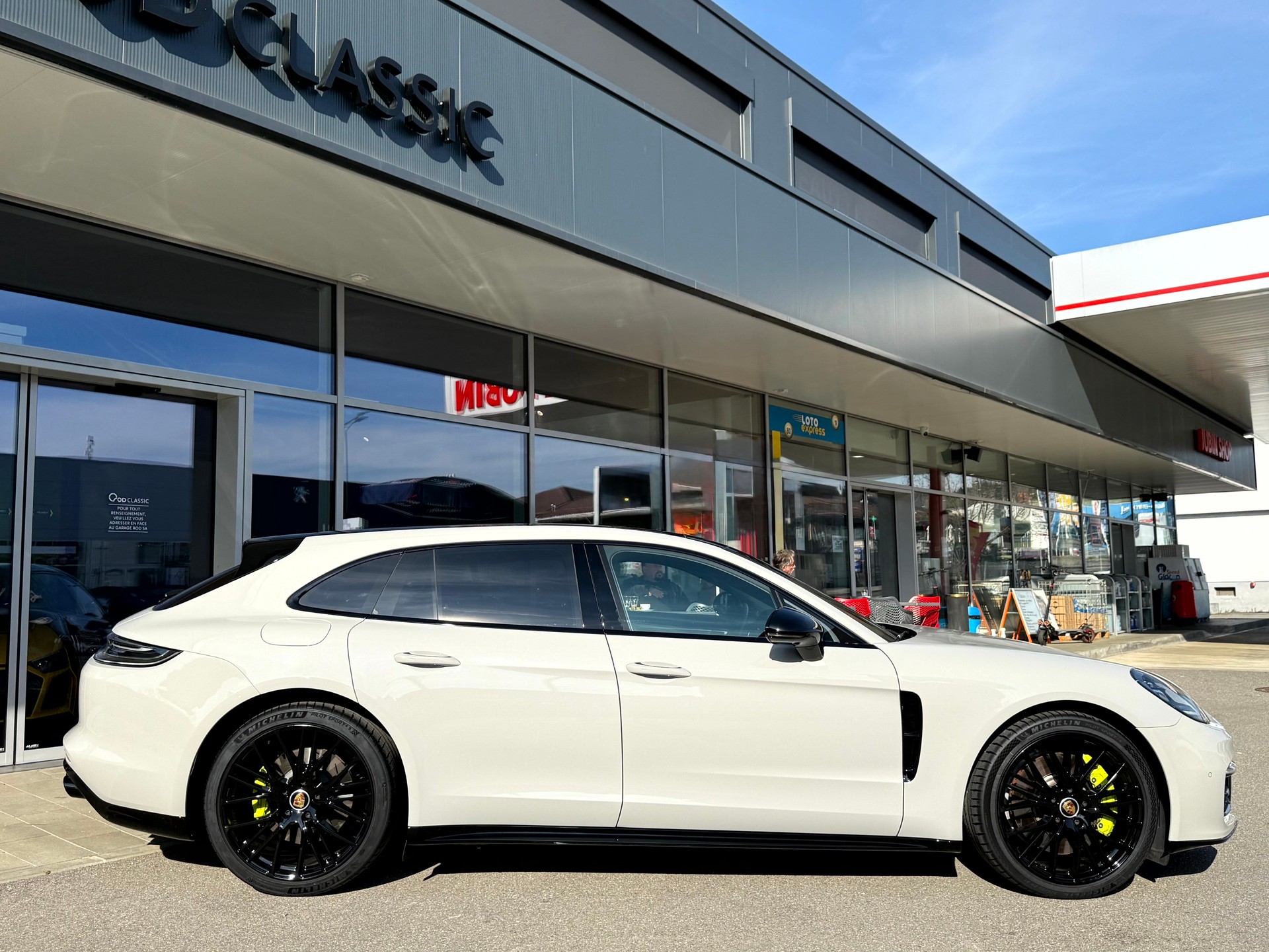 PORSCHE Panamera 4 E-Hybrid Sport Turismo pack black Platinum Edition PDK-image-2