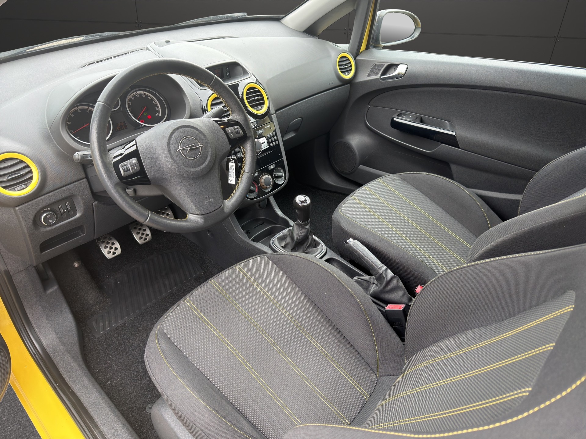 OPEL Corsa 1.4 TP Anniversary-image-9